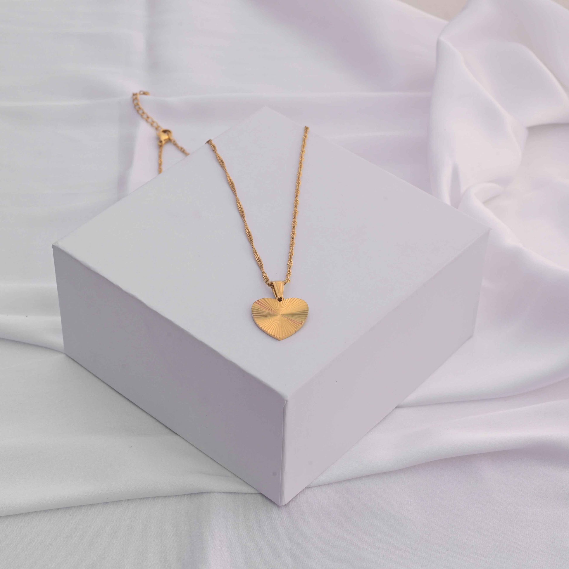 Gold heart necklace