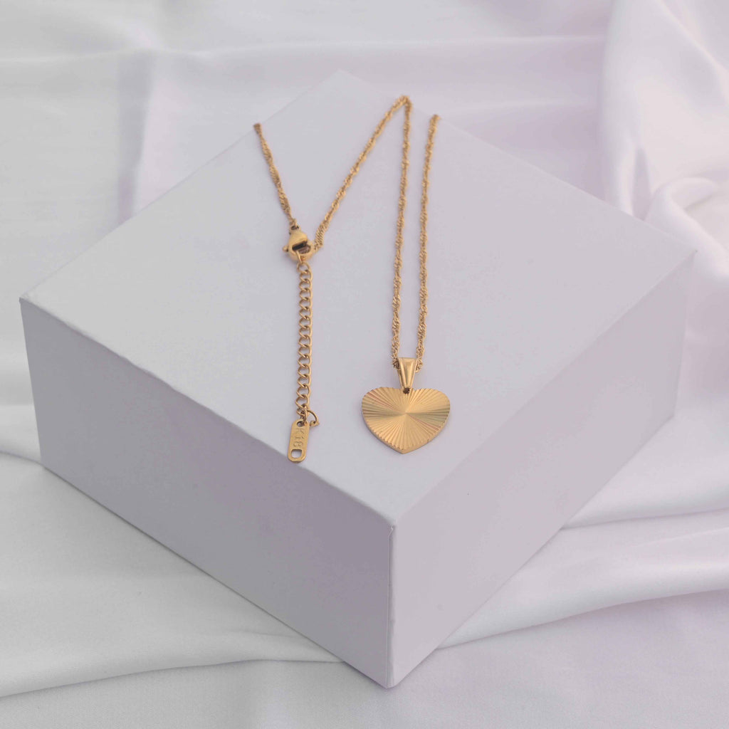 Gold heart necklace