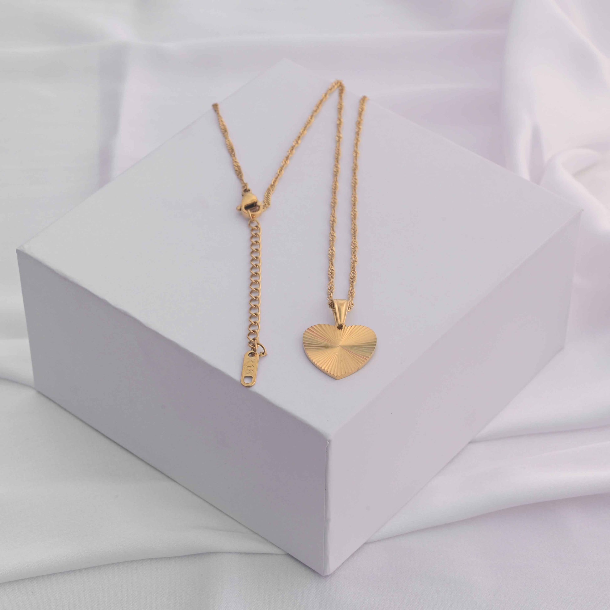 Gold heart necklace