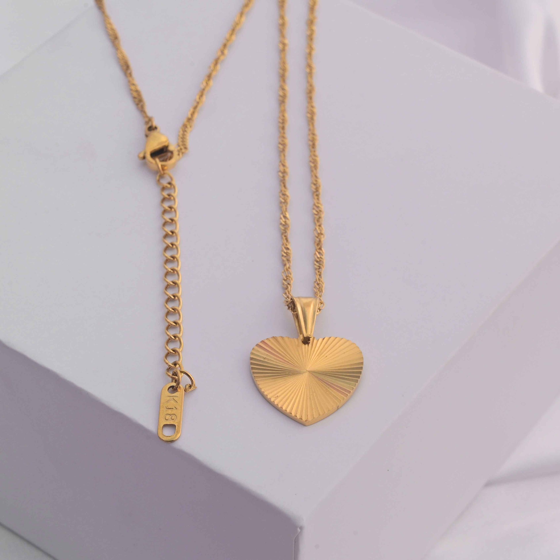 Gold heart necklace