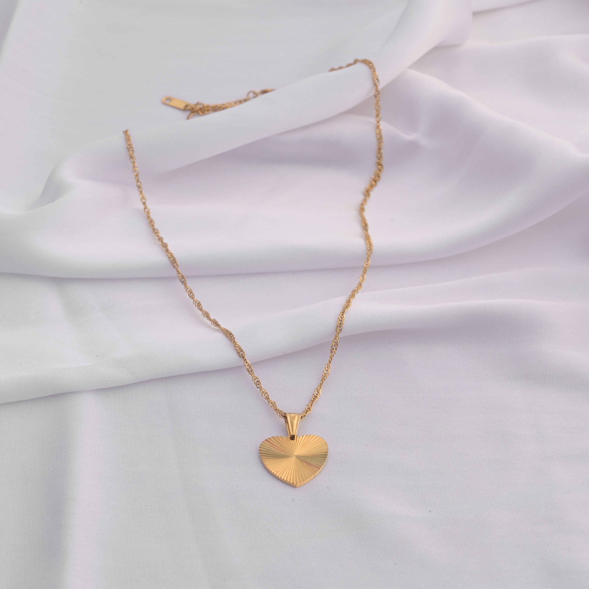 Gold heart necklace