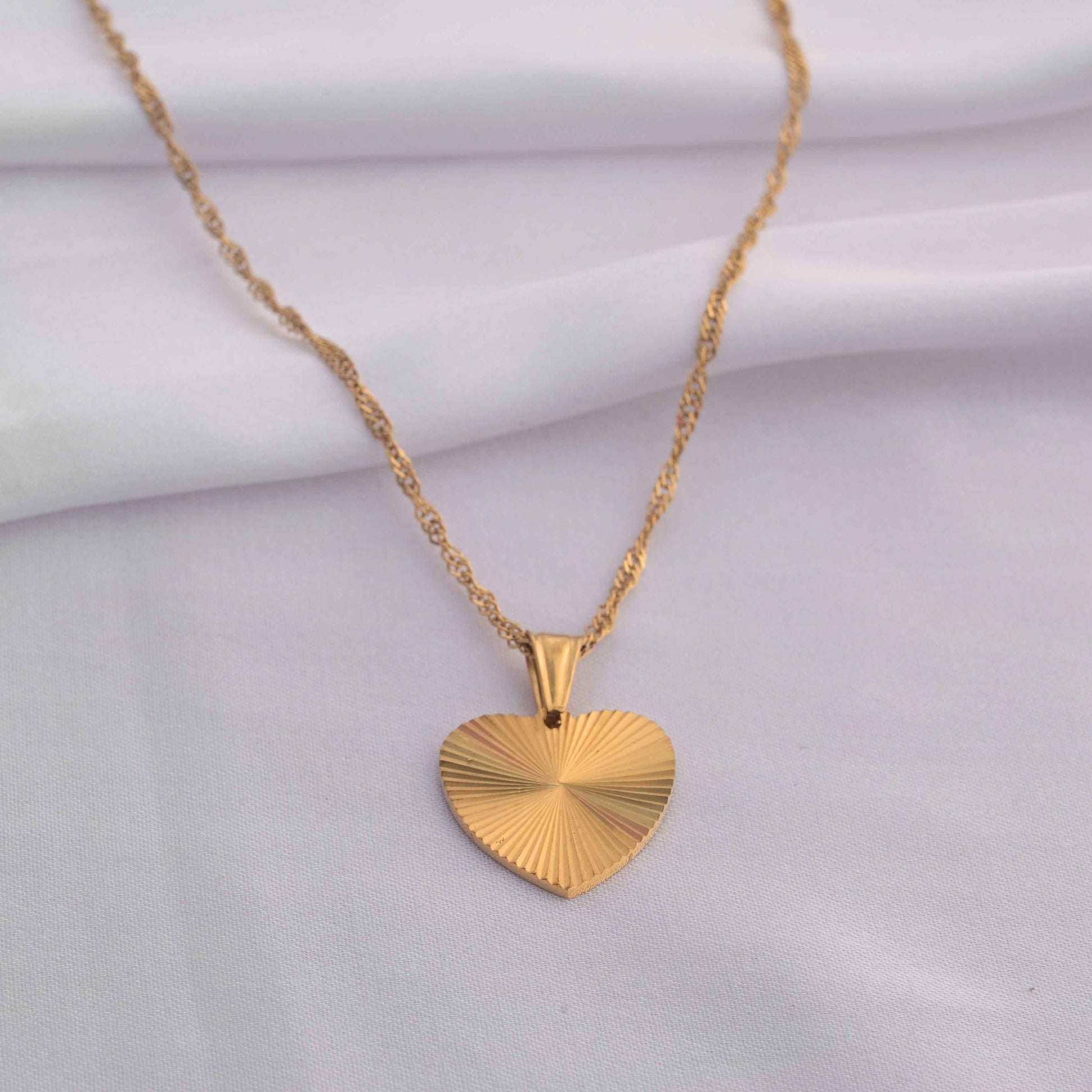 Gold heart necklace