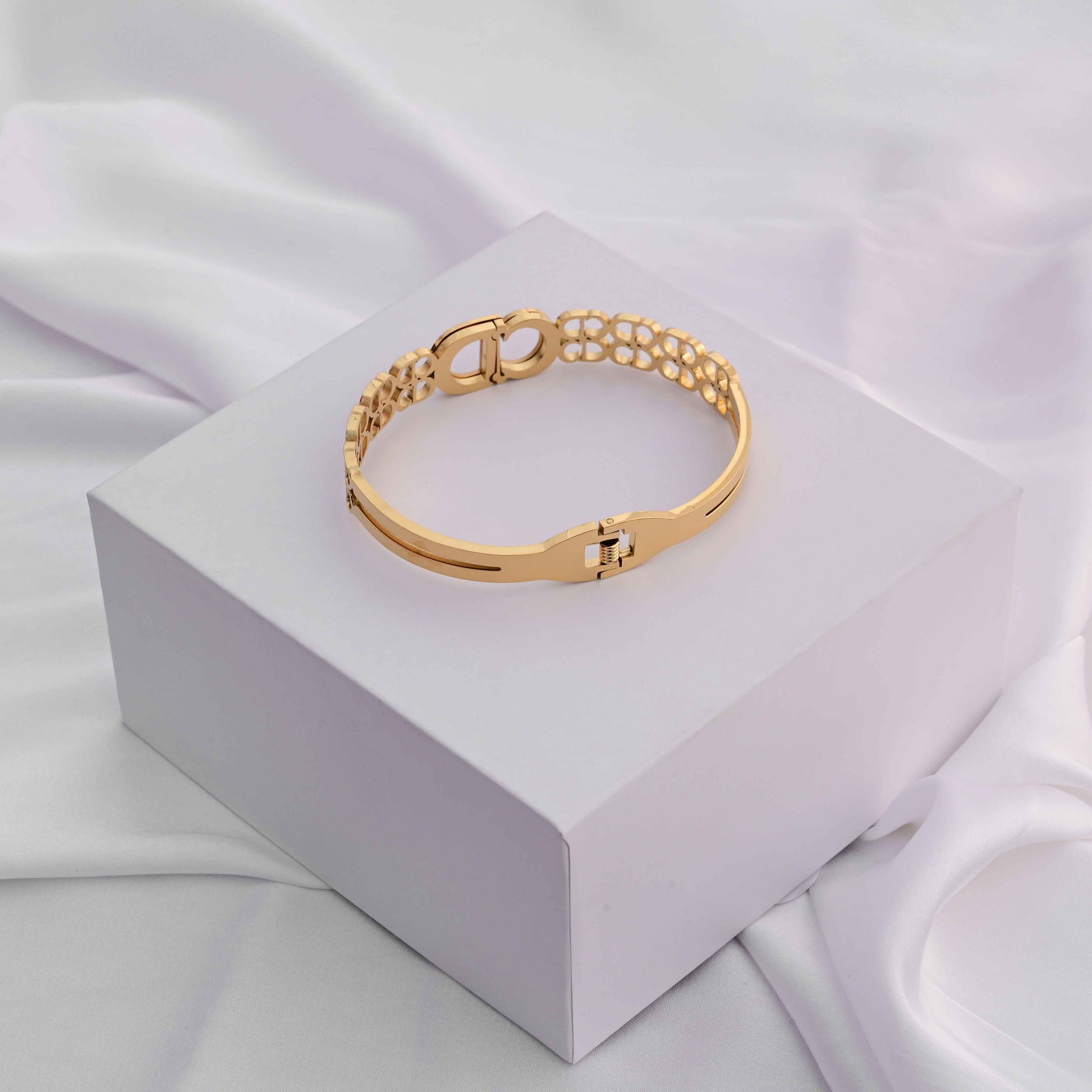 Christian Dior CD logo stainless Bracelet in Gold
