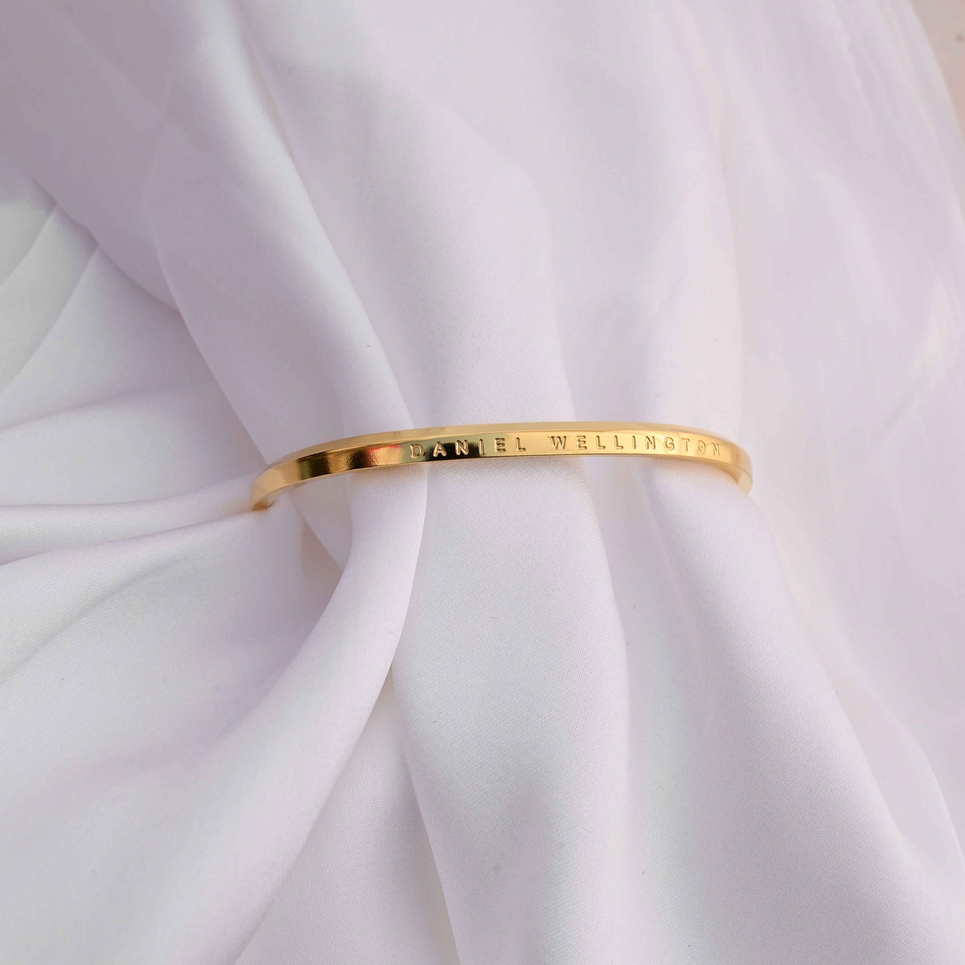 Daniele wellington dupe sleek stainless bracelet in Gold