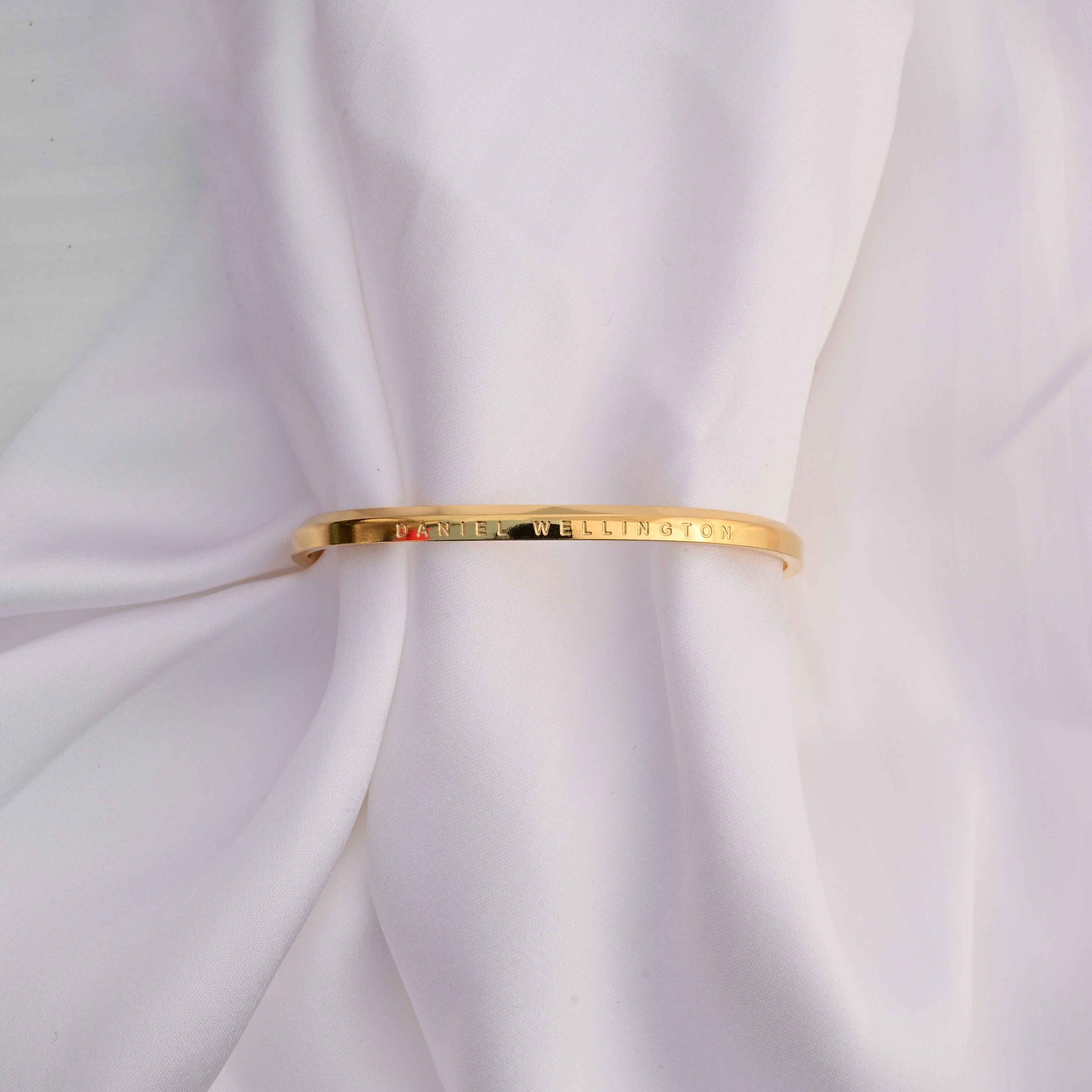 Daniele wellington dupe sleek stainless bracelet in Gold