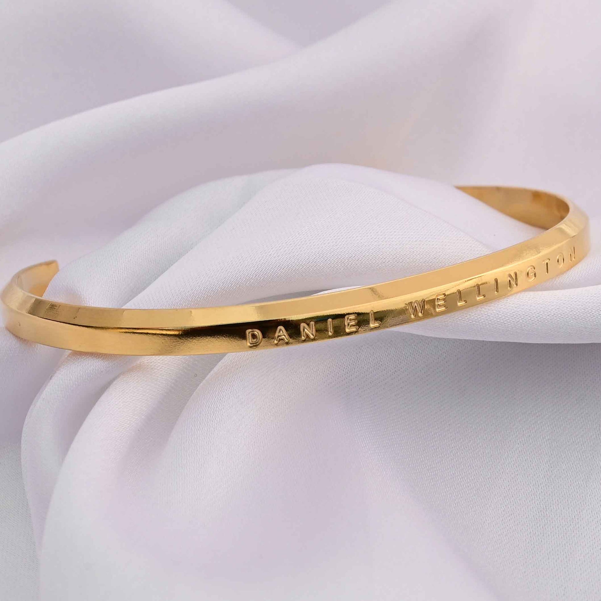 Daniele wellington dupe sleek stainless bracelet in Gold