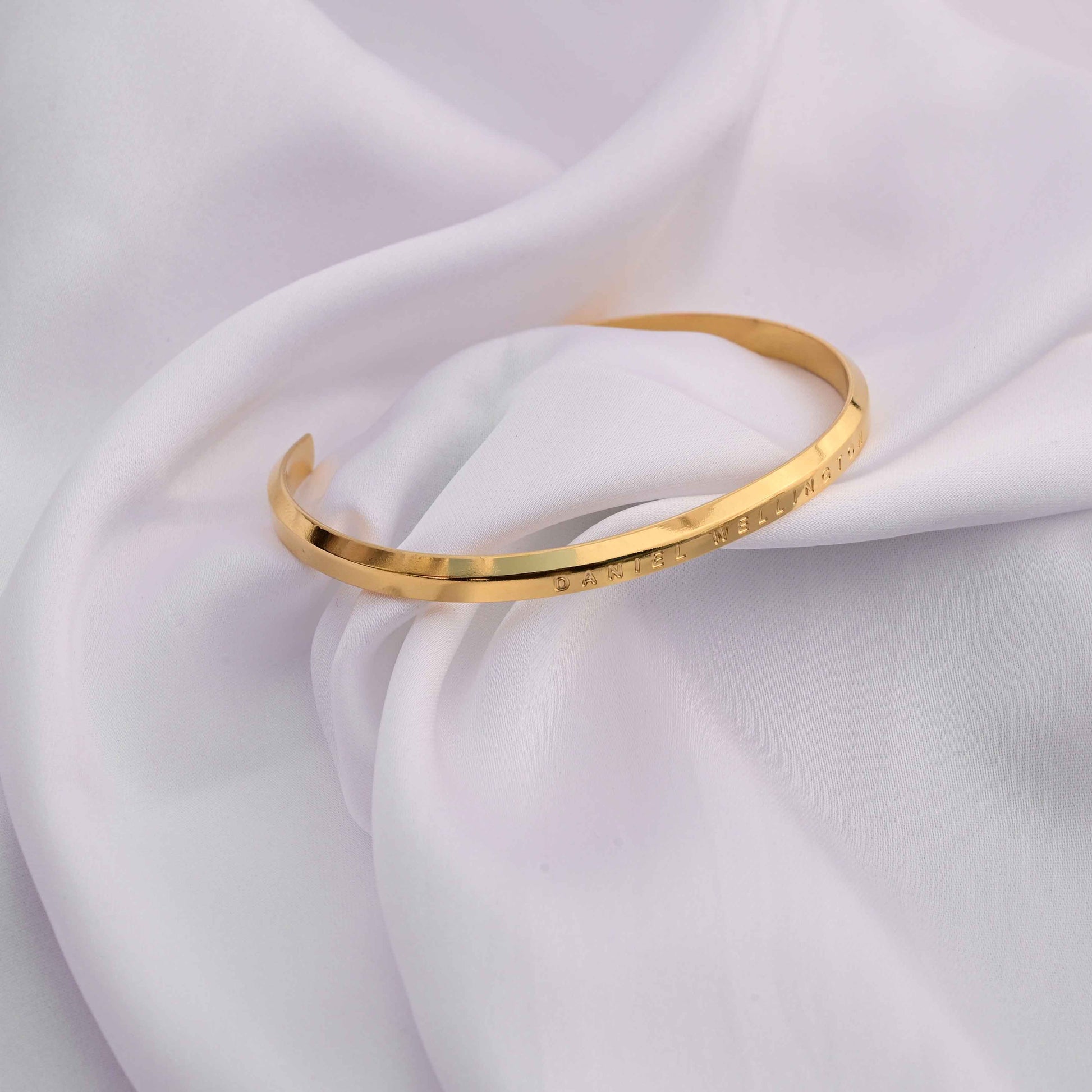 Daniele wellington dupe sleek stainless bracelet in Gold