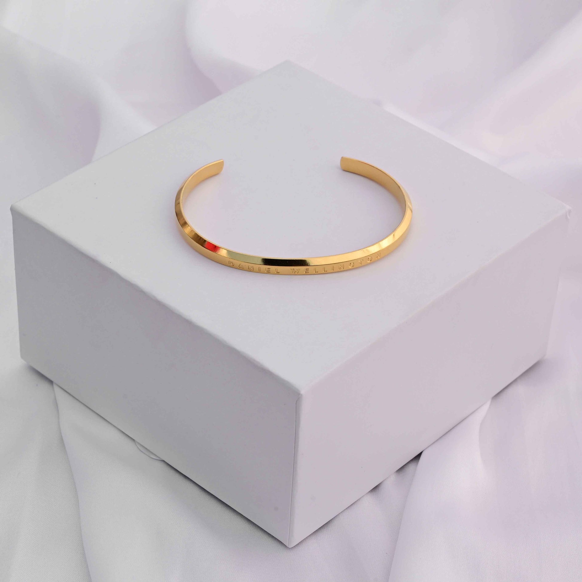 Daniele wellington dupe sleek stainless bracelet in Gold