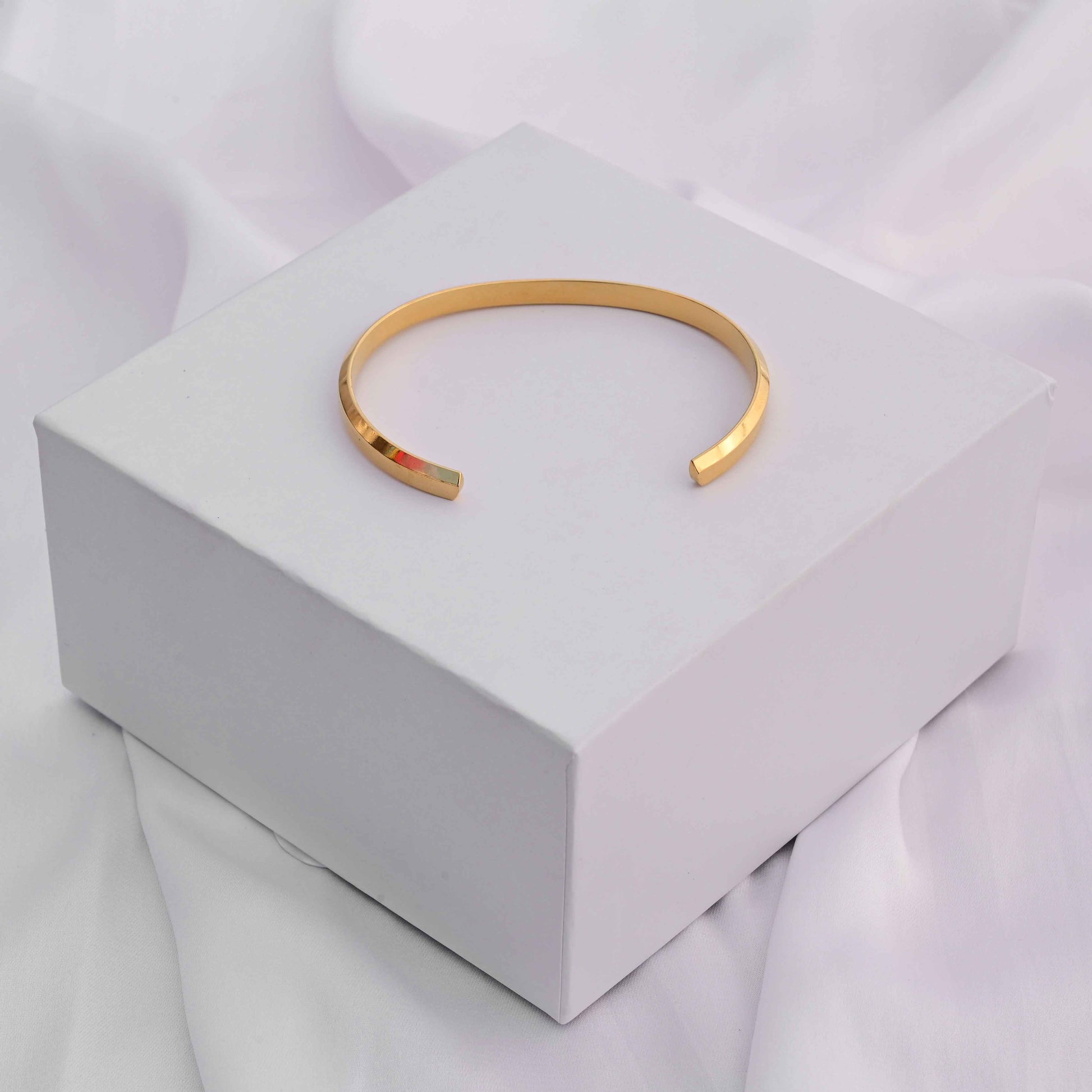 Daniele wellington dupe sleek stainless bracelet in Gold