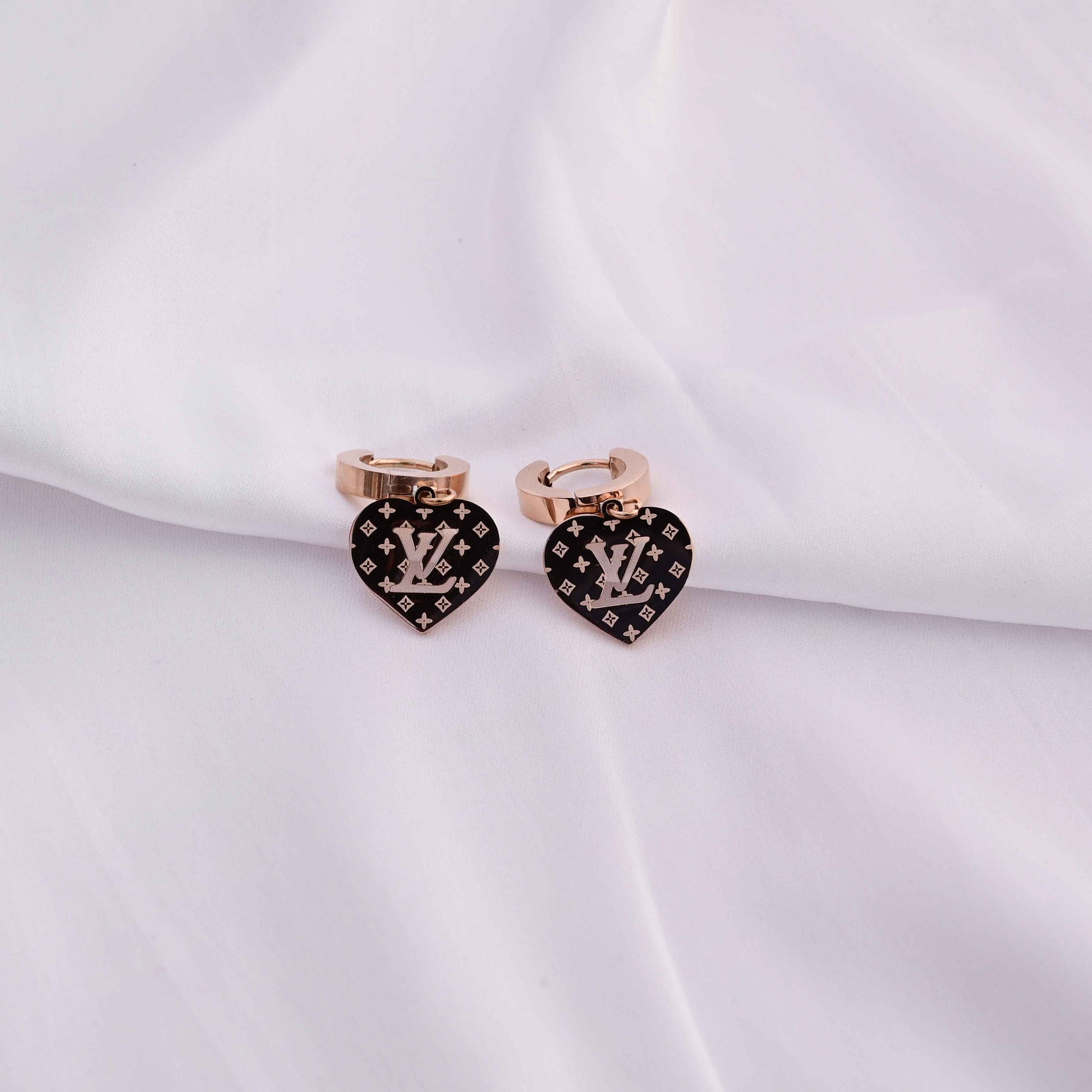 Louis Vuitton heart earrings in Rose gold