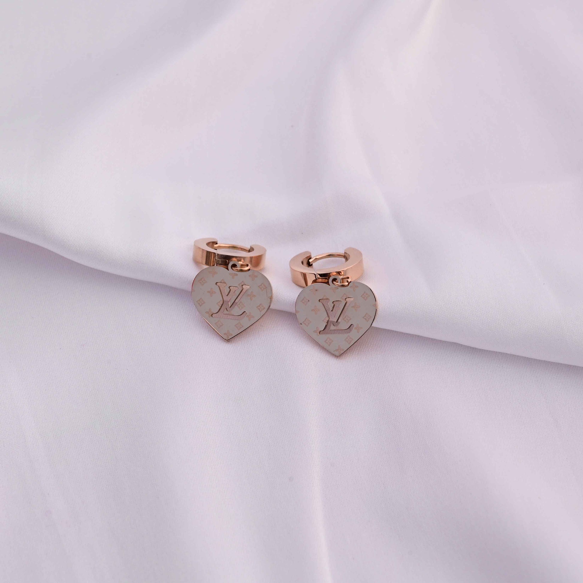 Louis Vuitton heart earrings in Rose gold