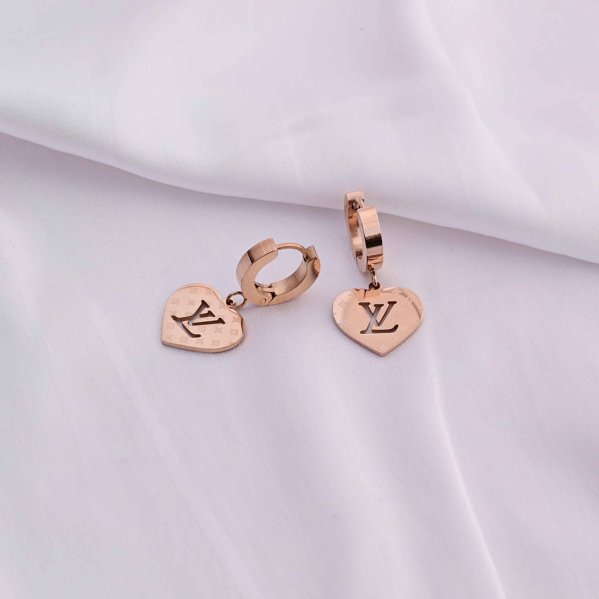 Louis Vuitton heart earrings in Rose gold
