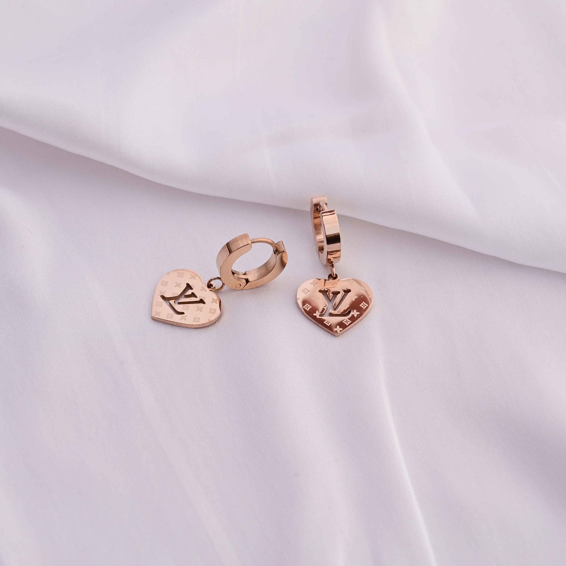 Louis Vuitton heart earrings in Rose gold