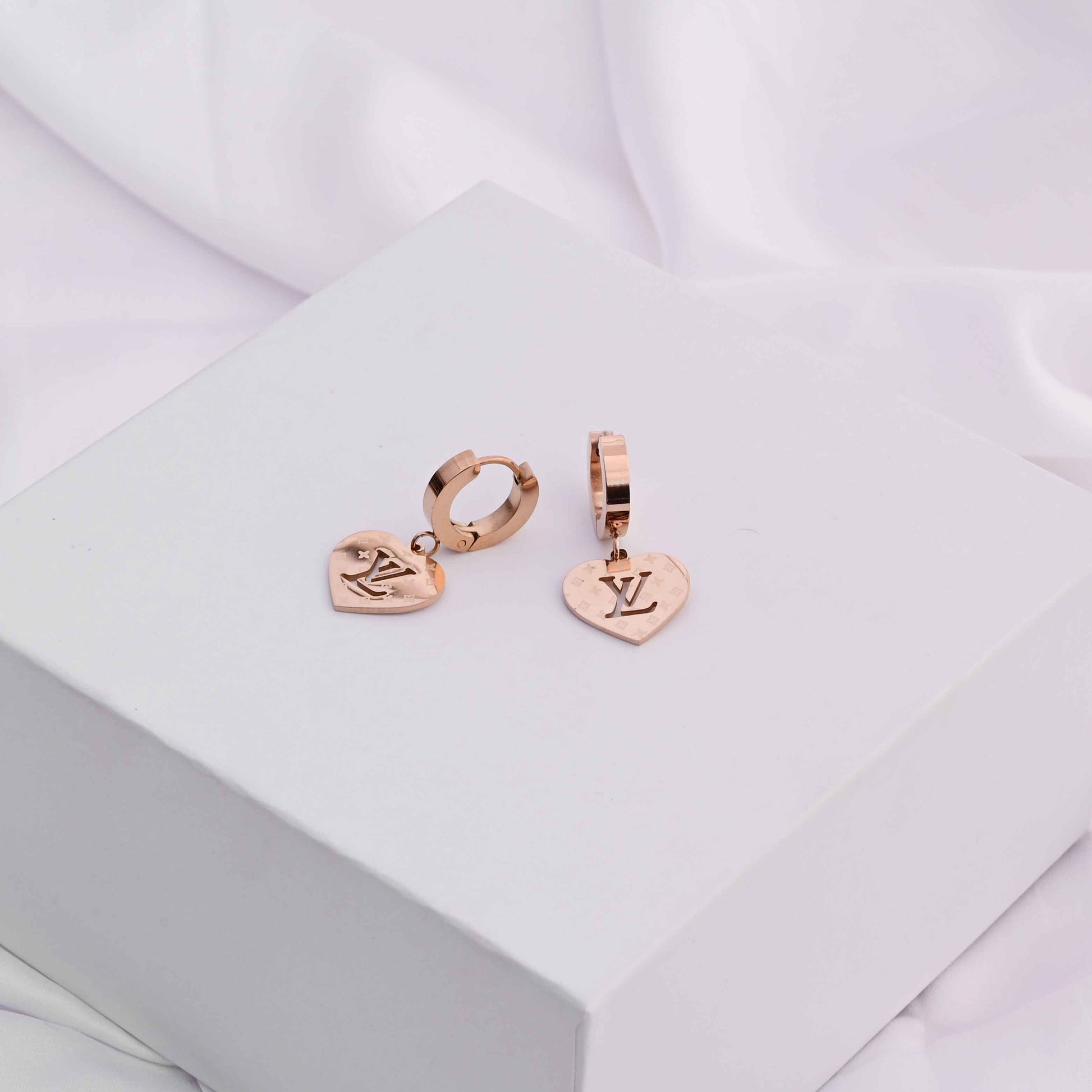 Louis Vuitton heart earrings in Rose gold