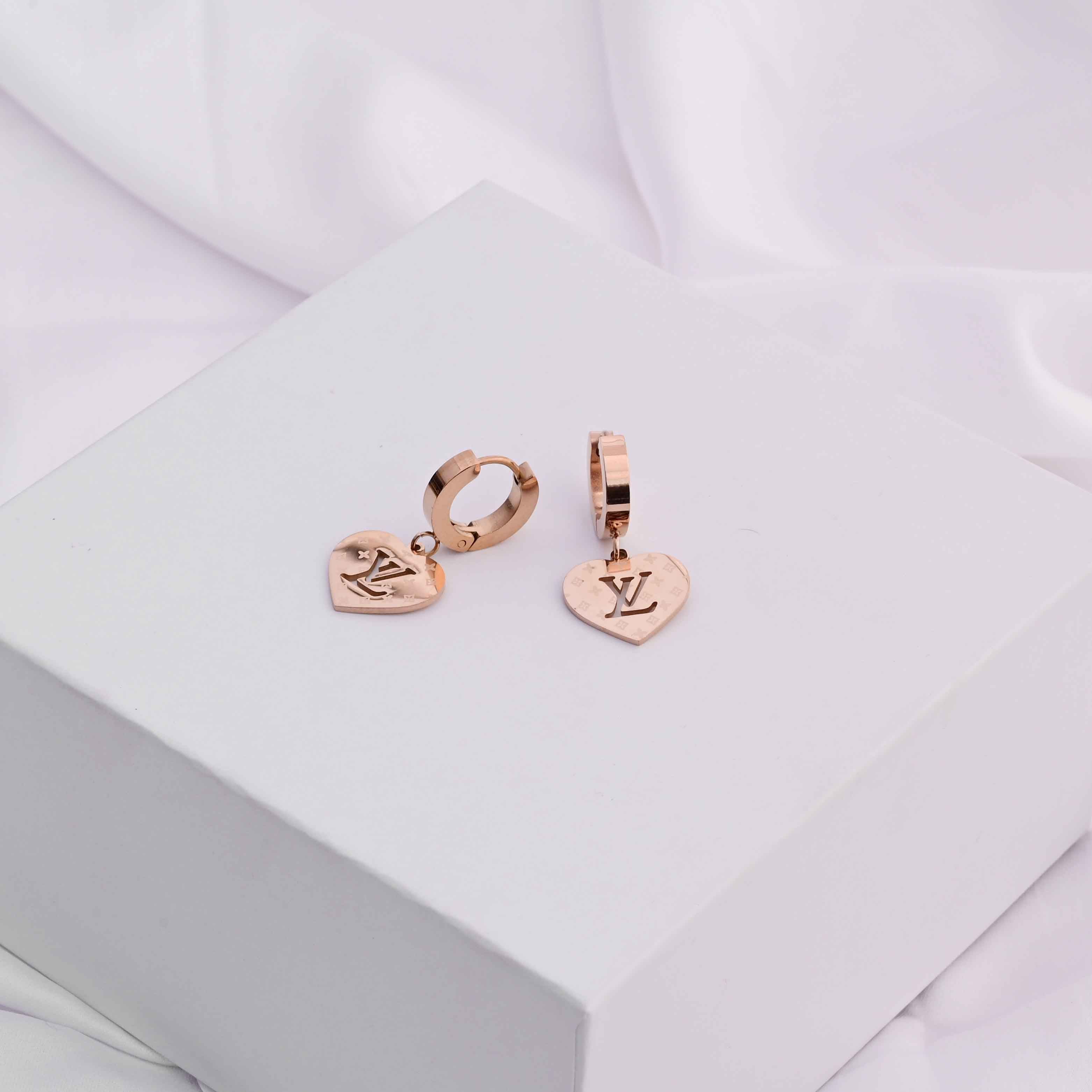 Louis Vuitton heart earrings in Rose gold