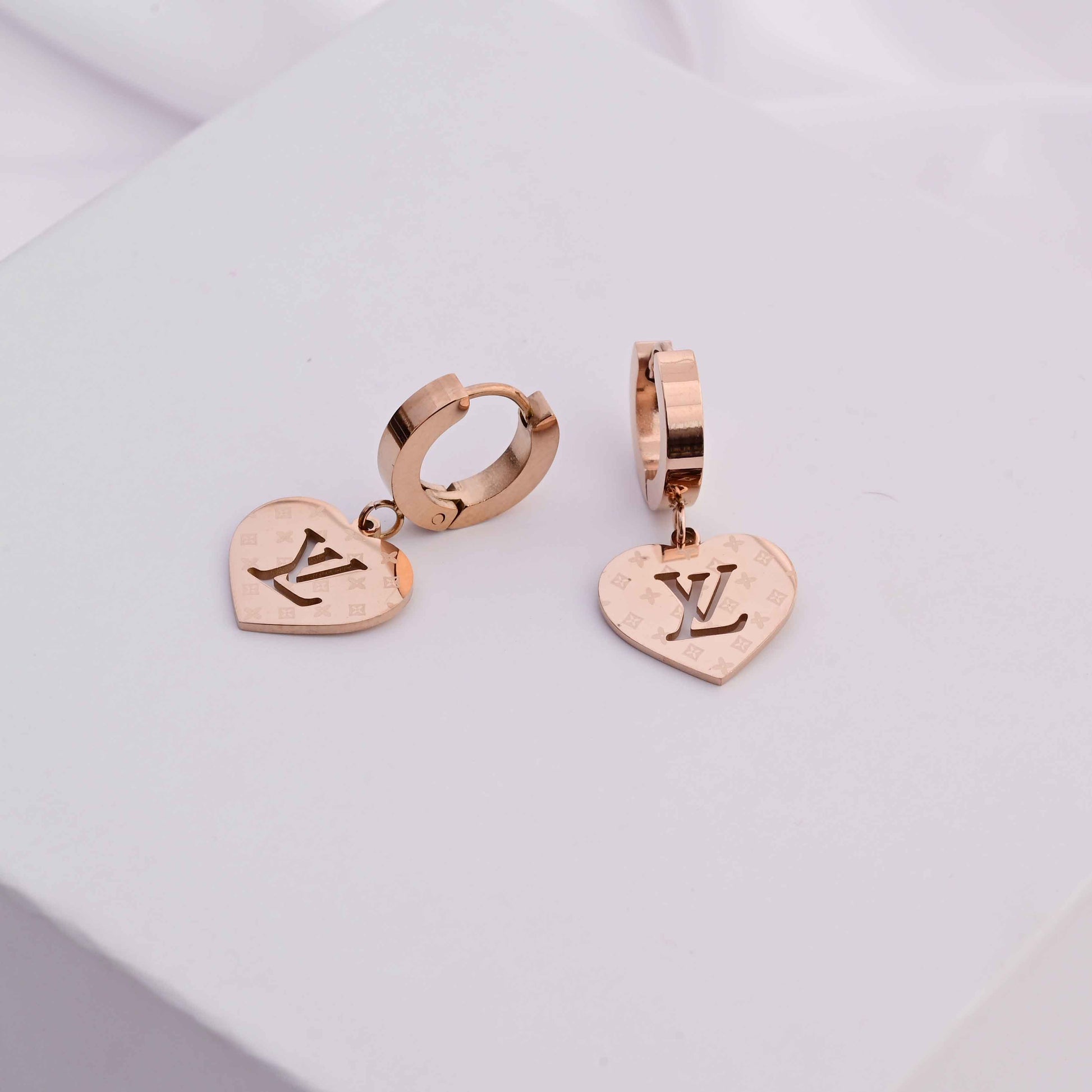 Louis Vuitton heart earrings in Rose gold