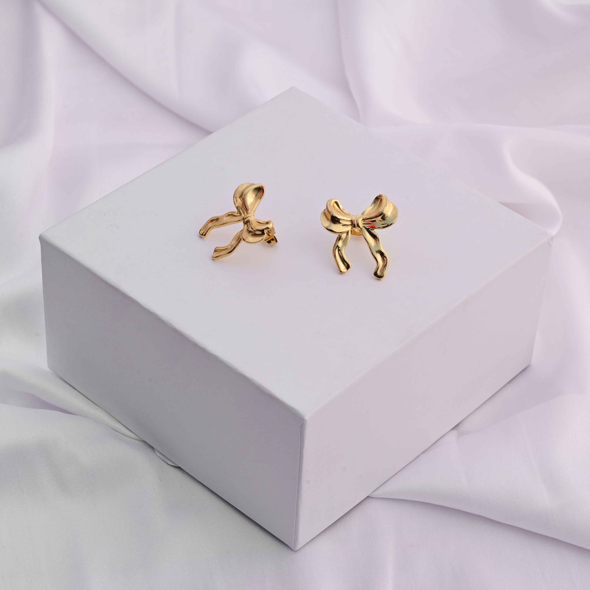 Bows earrings in gold