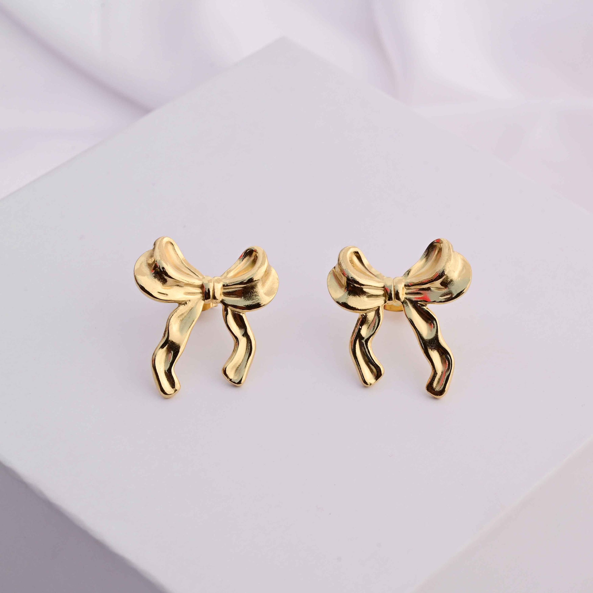 Bows earrings in gold