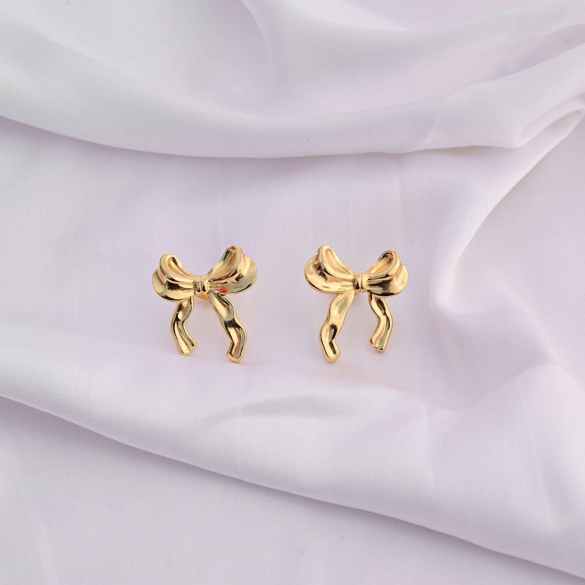 Bows earrings in gold
