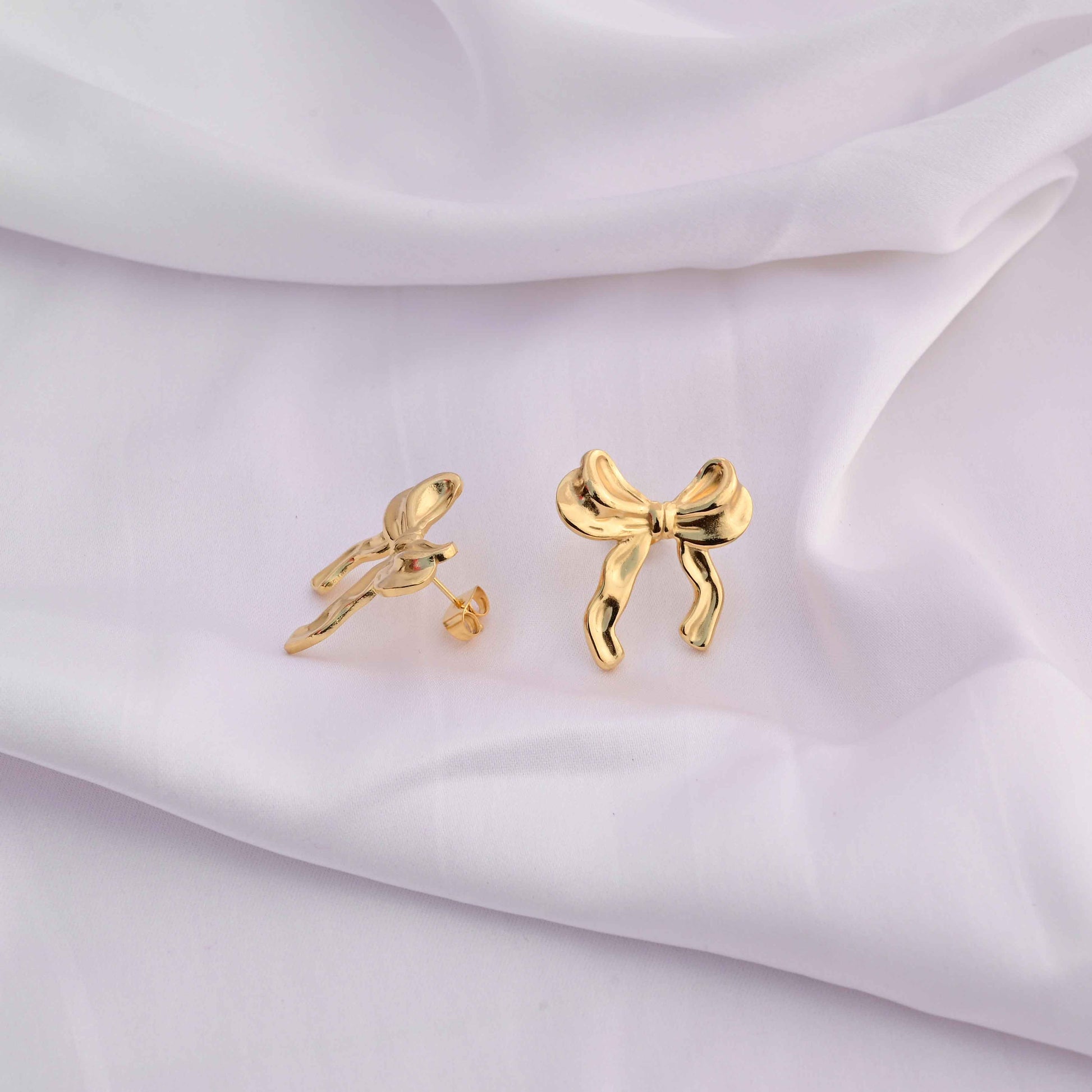 Bows earrings in gold
