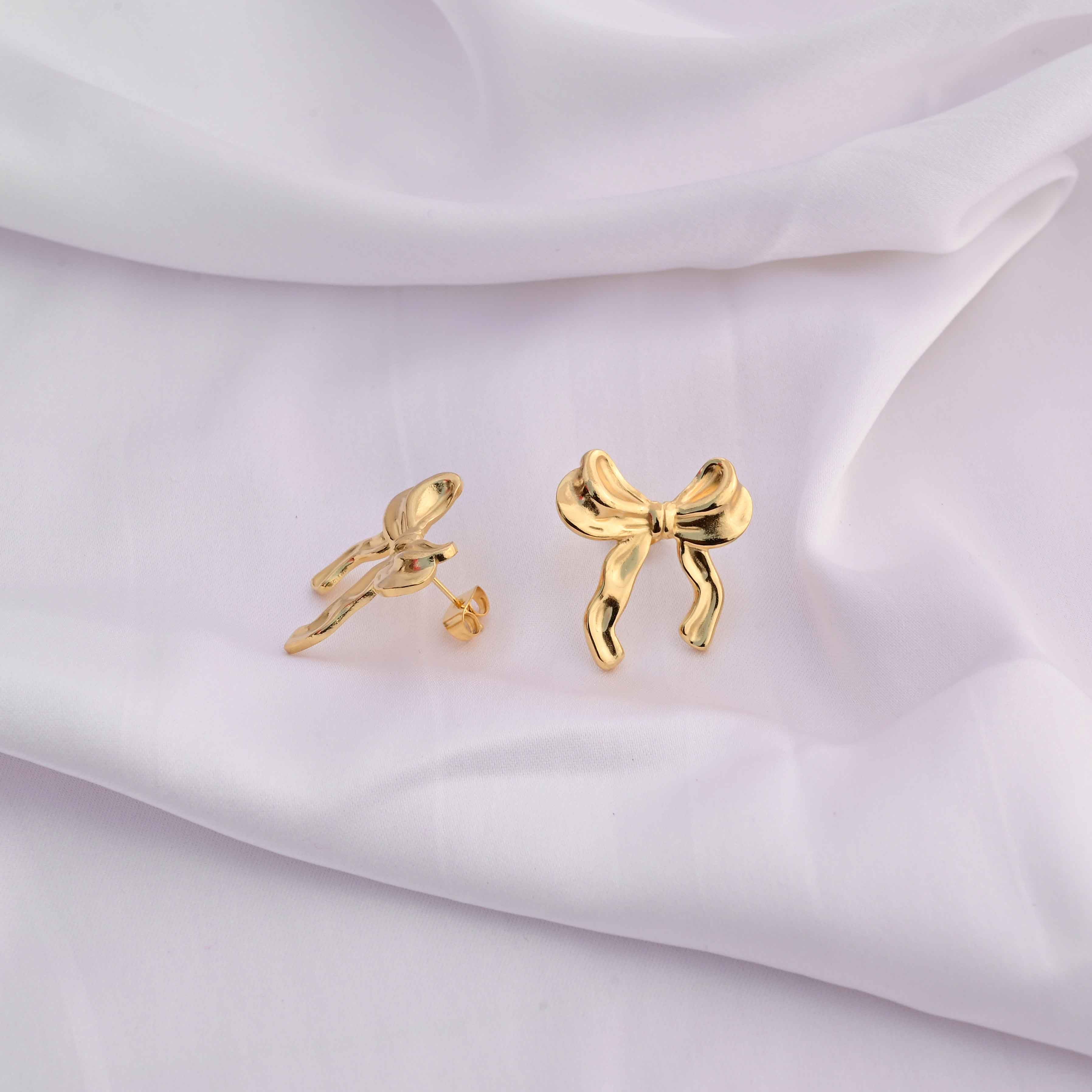 Bows earrings in gold