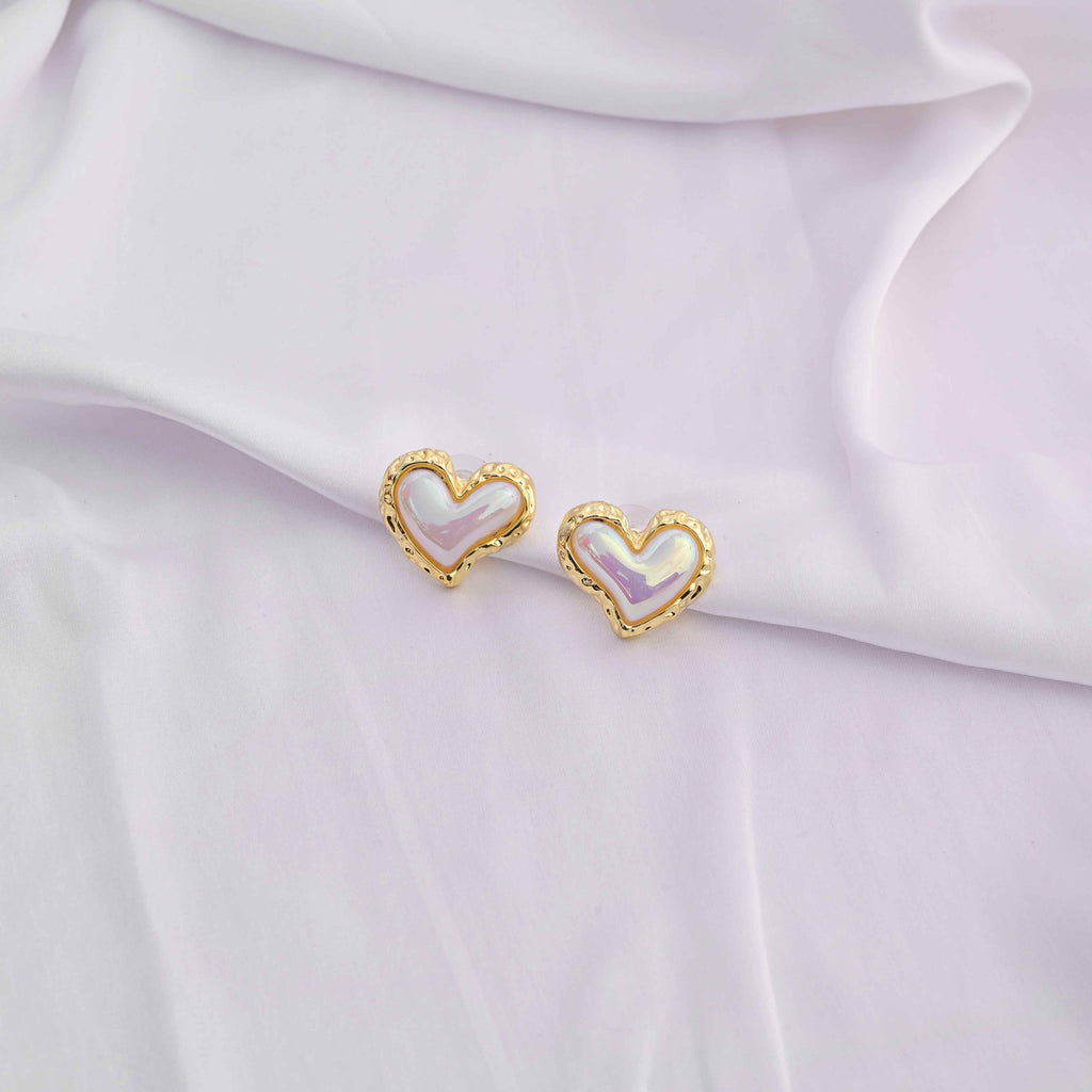 Cutesy heart earrings in gold and white