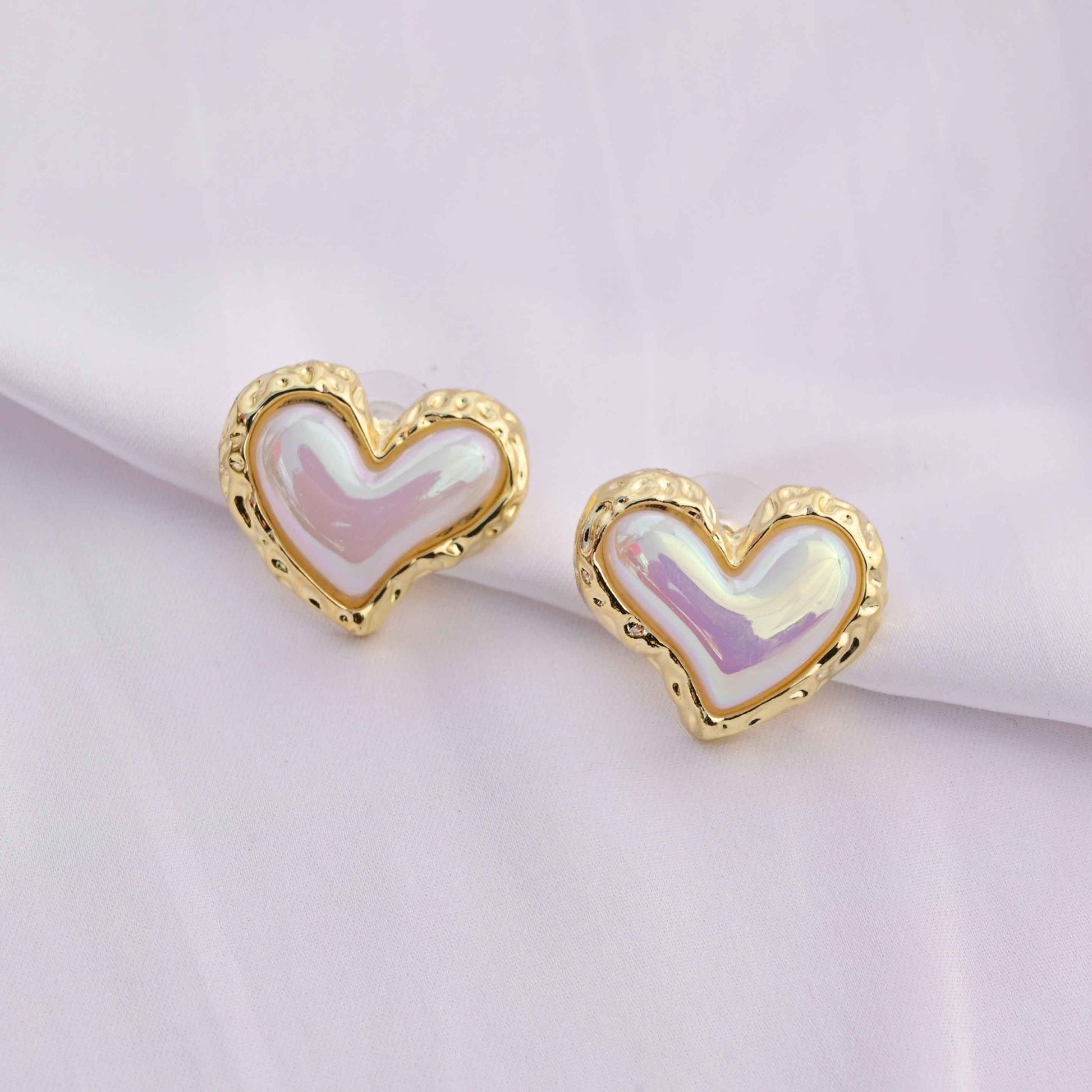 Cutesy heart earrings in gold and white