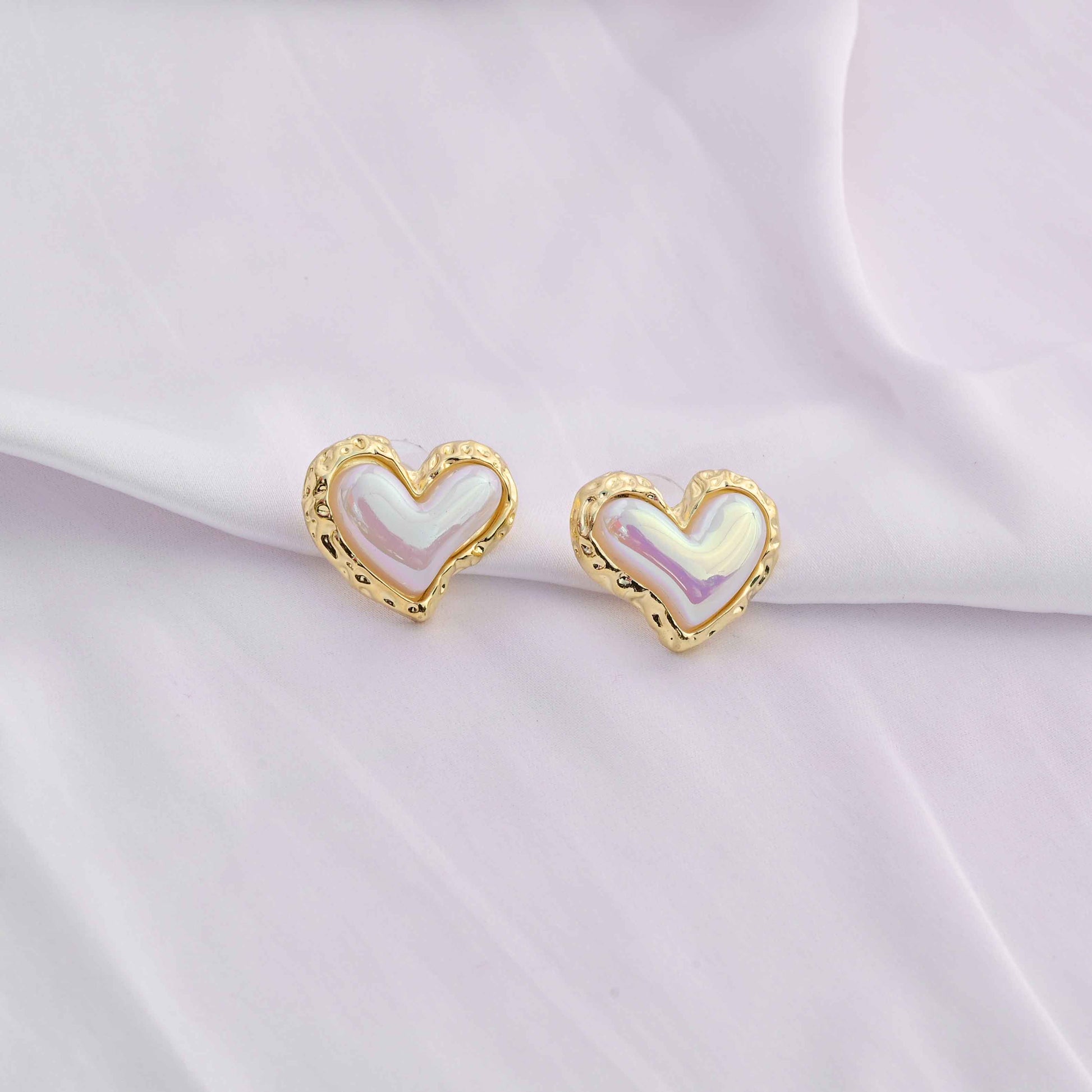 Cutesy heart earrings in gold and white