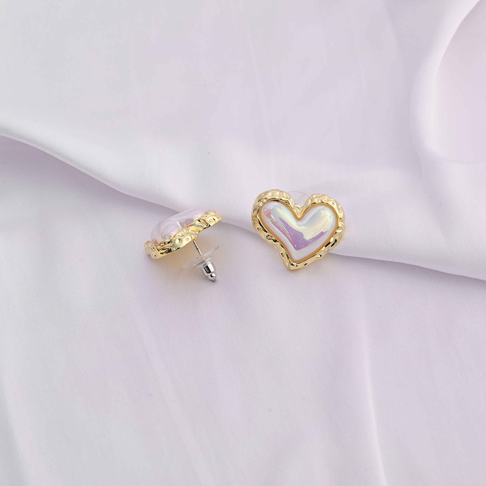 Cutesy heart earrings in gold and white