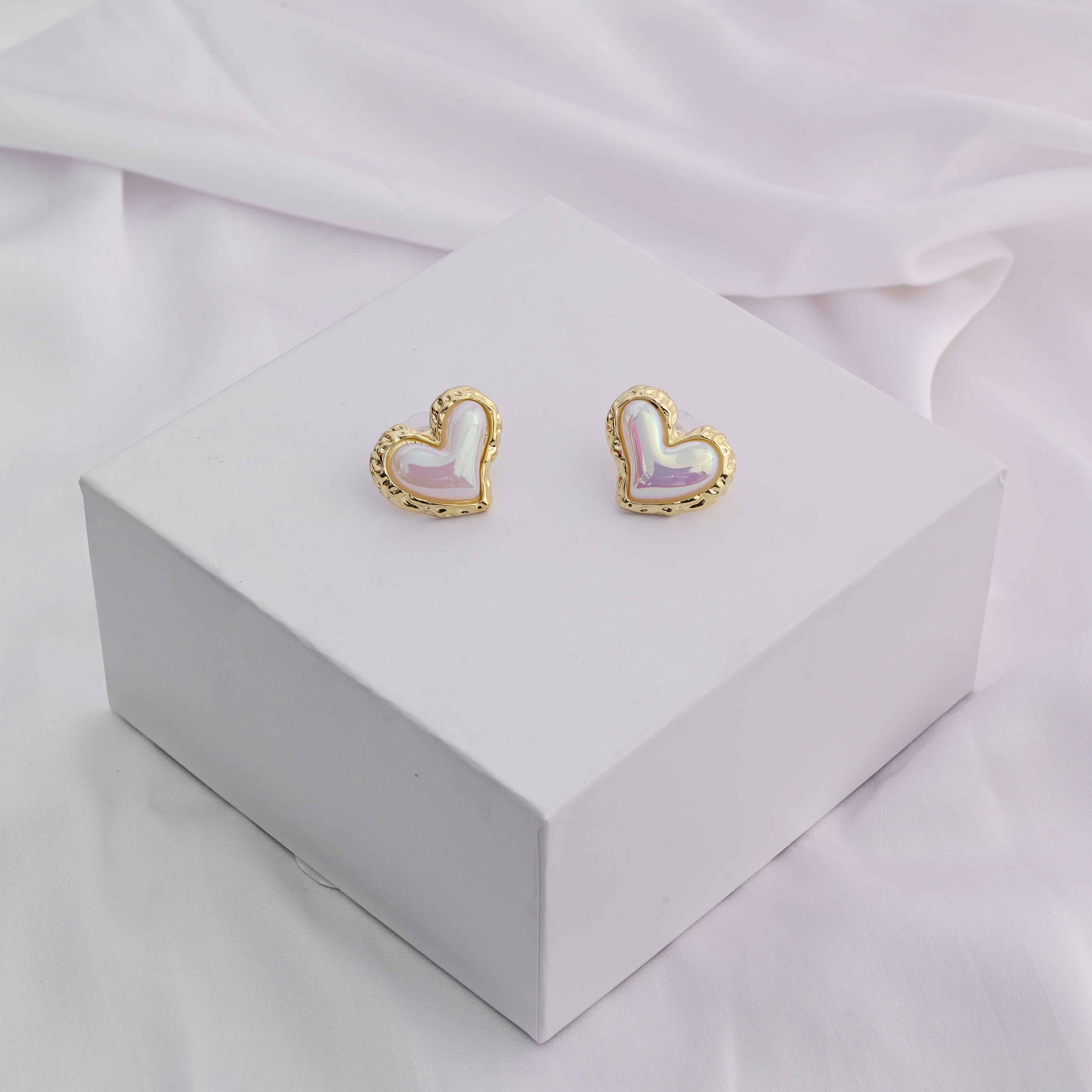 Cutesy heart earrings in gold and white