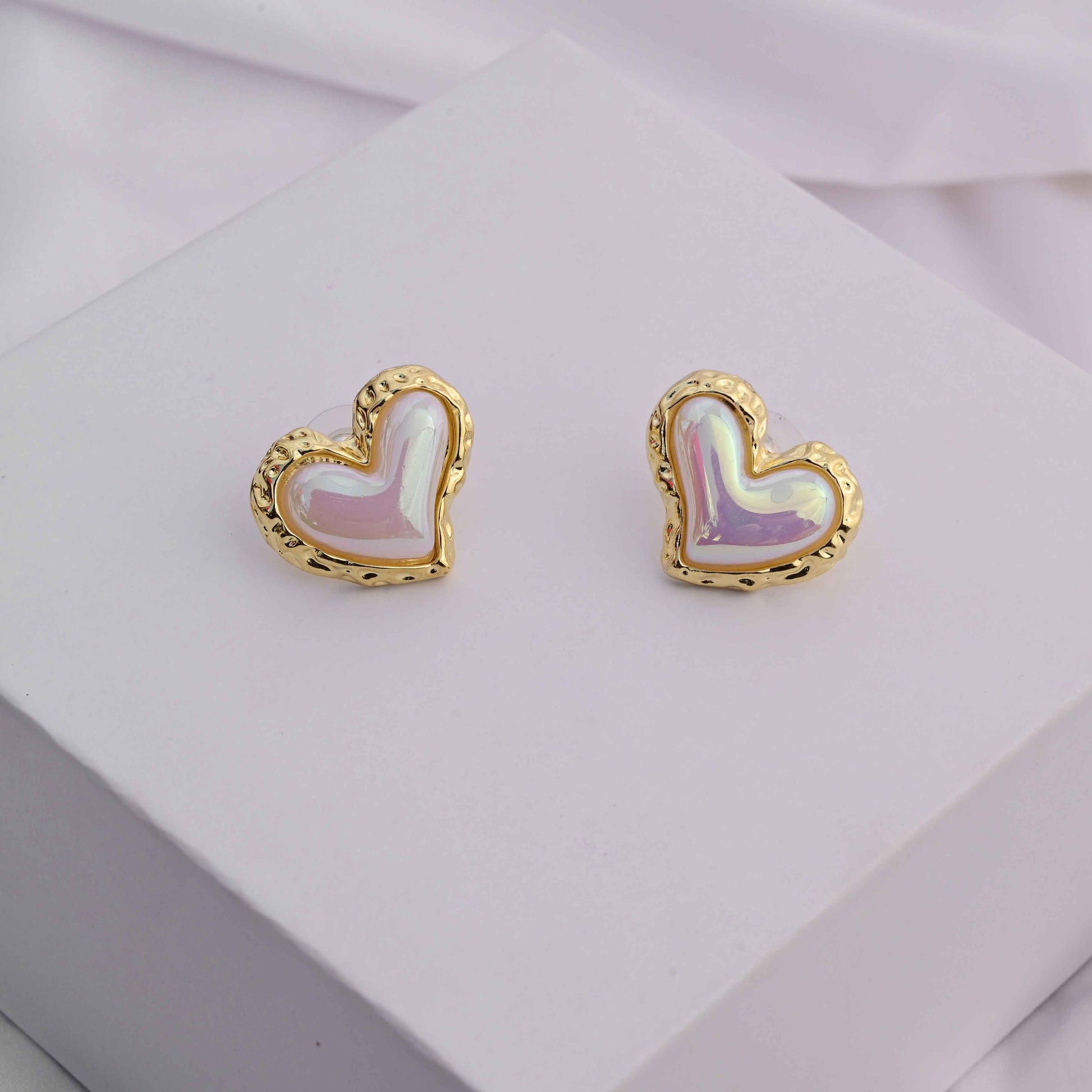 Cutesy heart earrings in gold and white