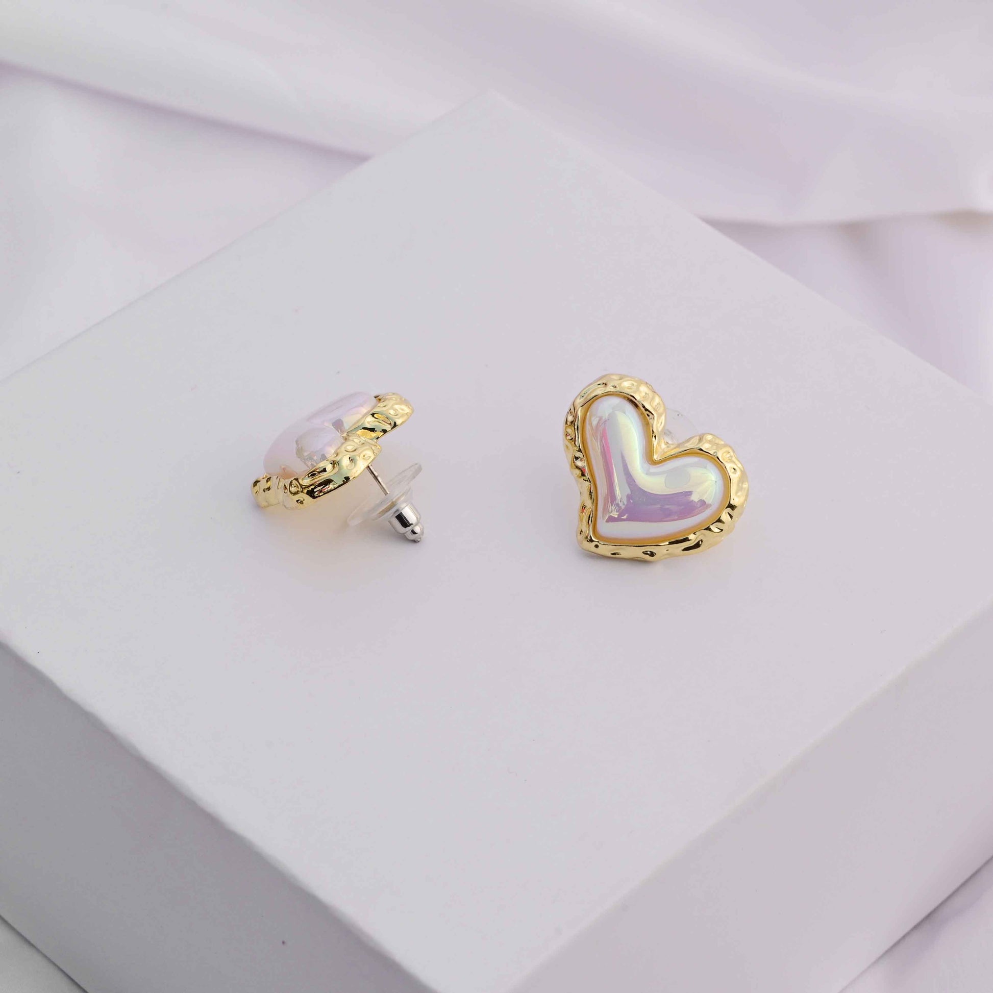 Cutesy heart earrings in gold and white