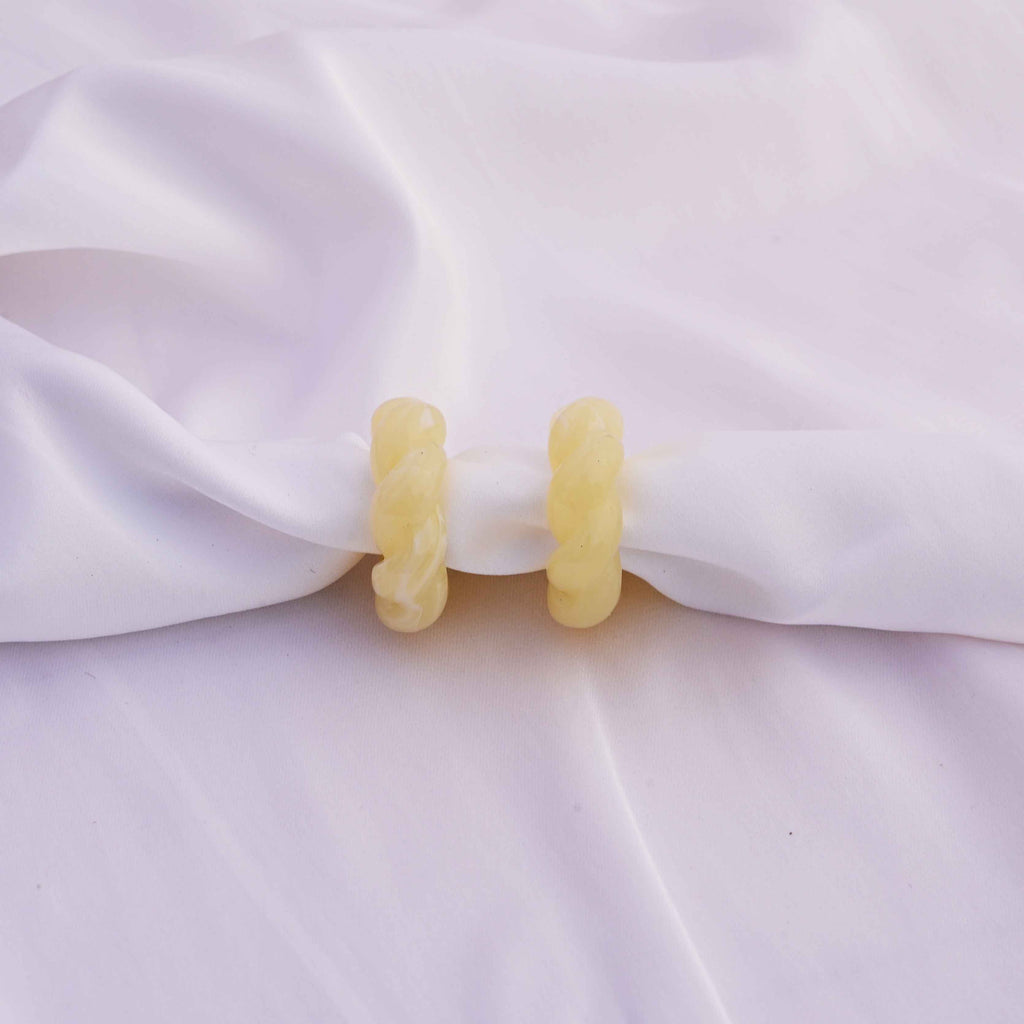 Chunky Twistee hoops: color ivory white