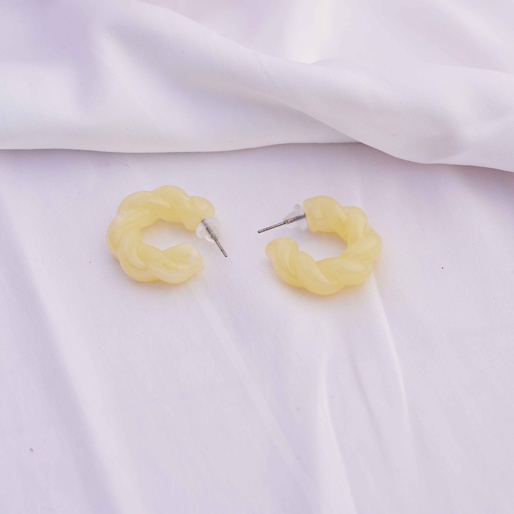Chunky Twistee hoops: color ivory white