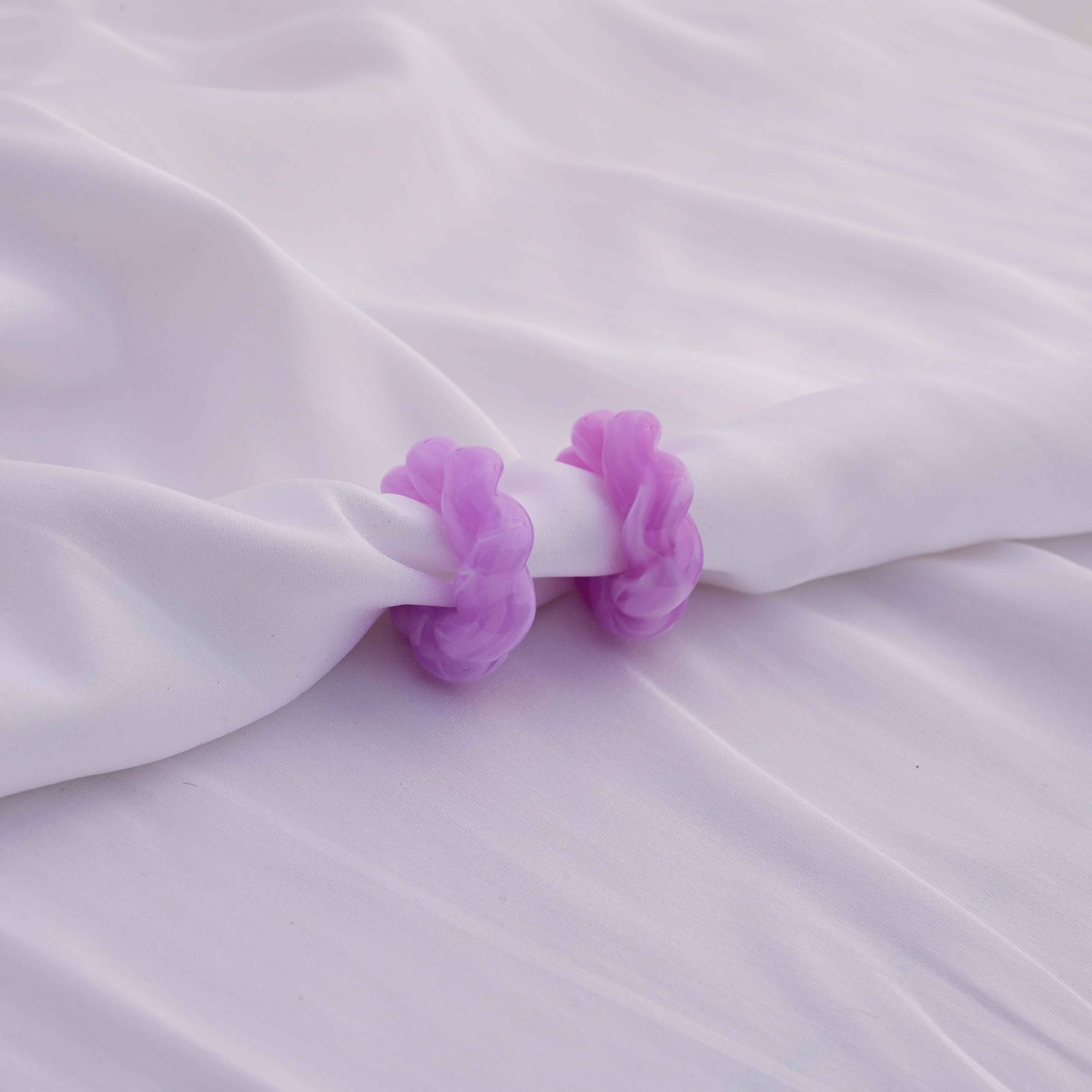 Chunky Twistee hoops: color lavender purple & ivory white