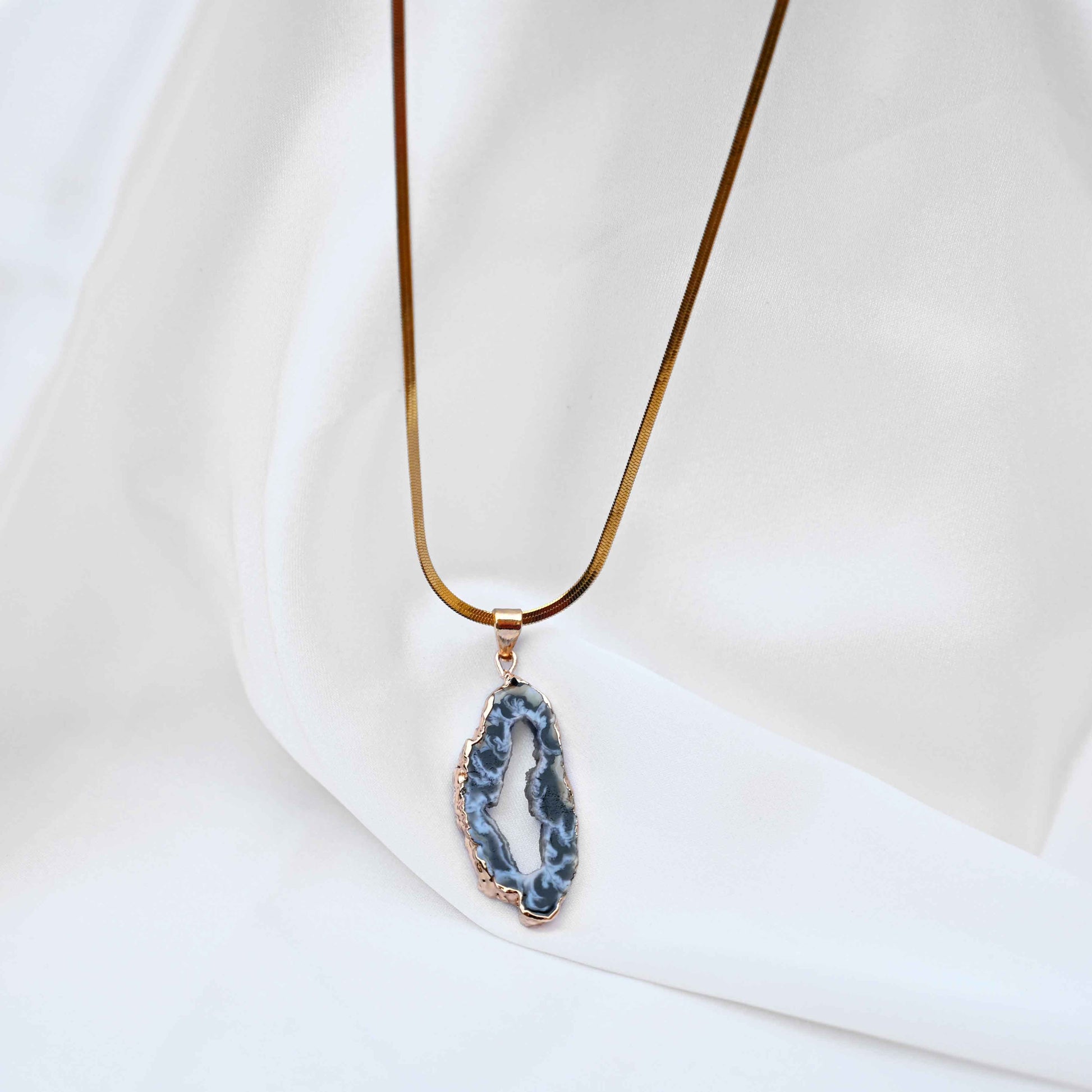 Natural crystal stone pendant: Anti Tarnish jewellery