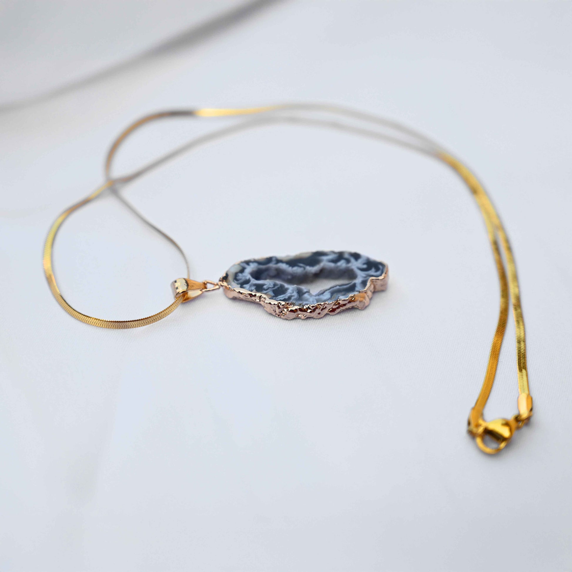 Natural crystal stone pendant: Anti Tarnish jewellery