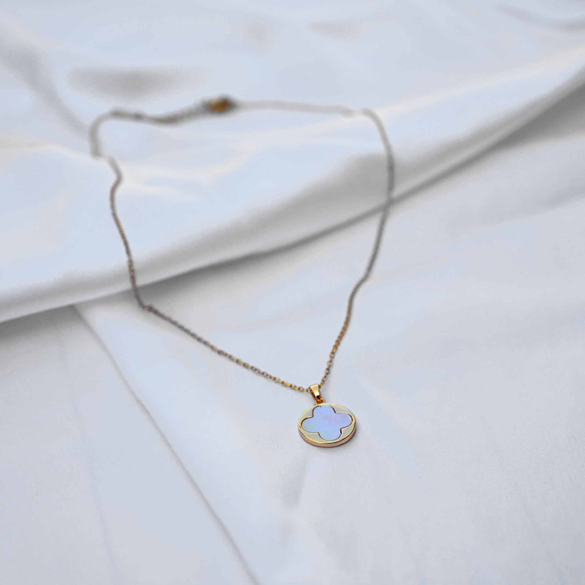 White and gold clover necklace: Anti Tarnish jewellery