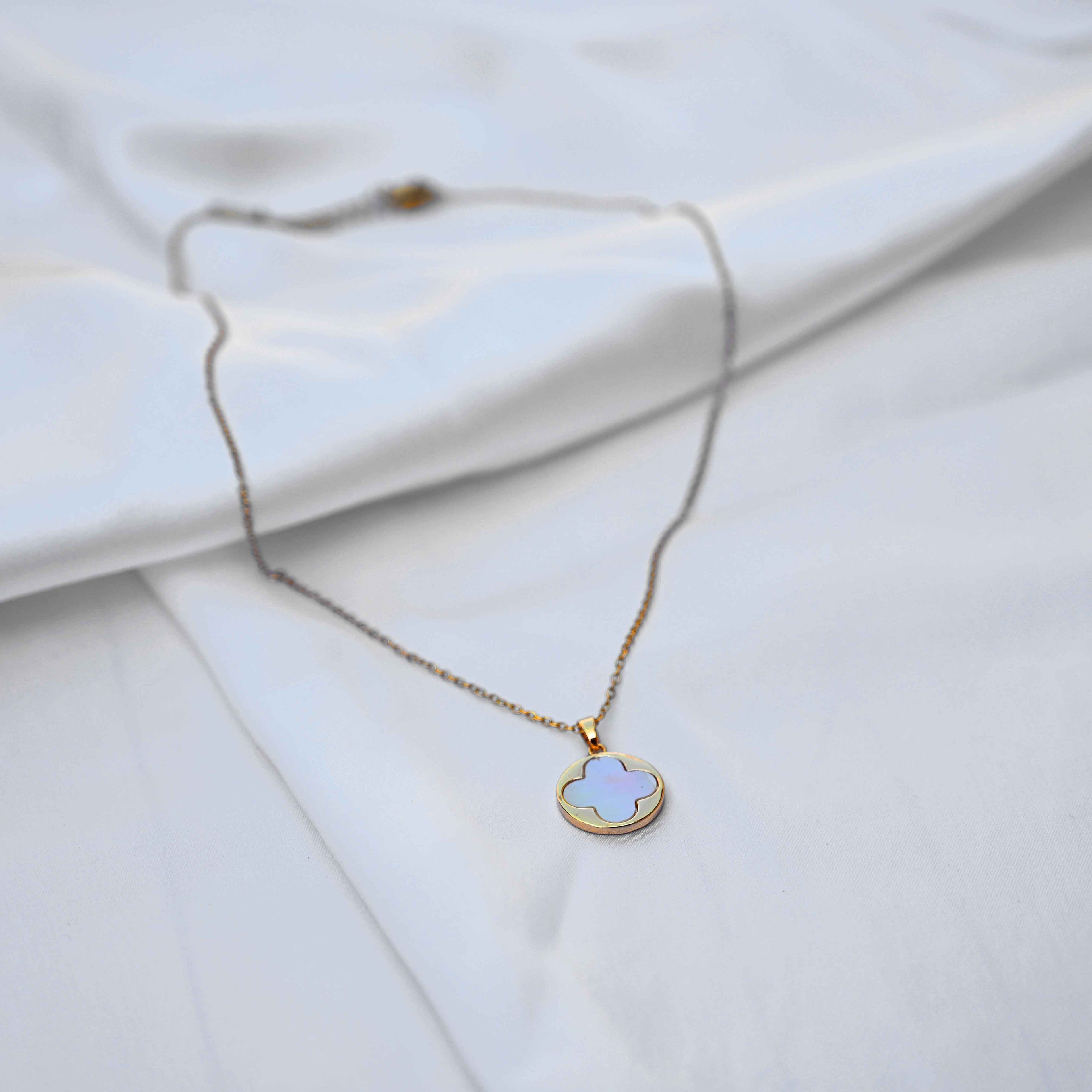 White and gold clover necklace: Anti Tarnish jewellery