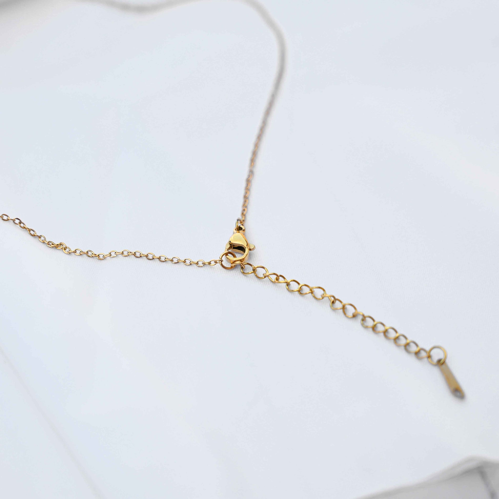 White and gold clover necklace: Anti Tarnish jewellery