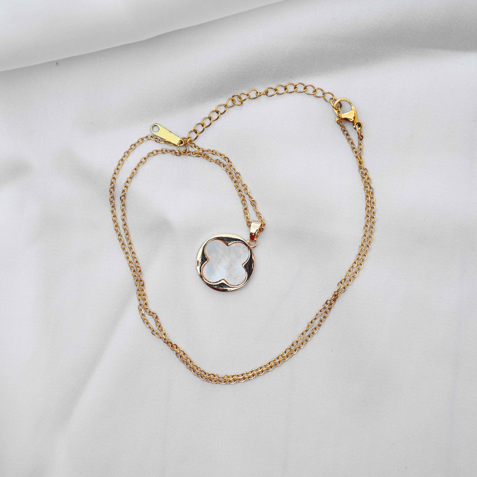White and gold clover necklace: Anti Tarnish jewellery