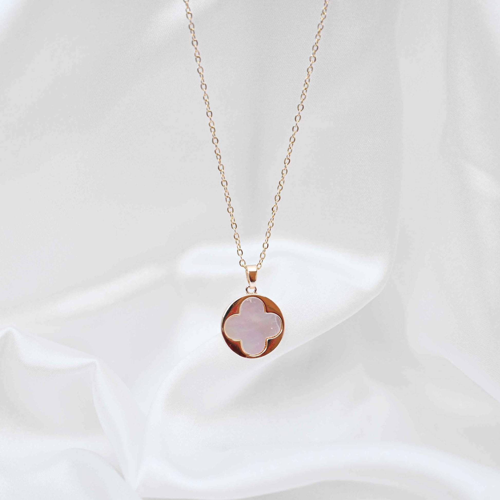 White and gold clover necklace: Anti Tarnish jewellery