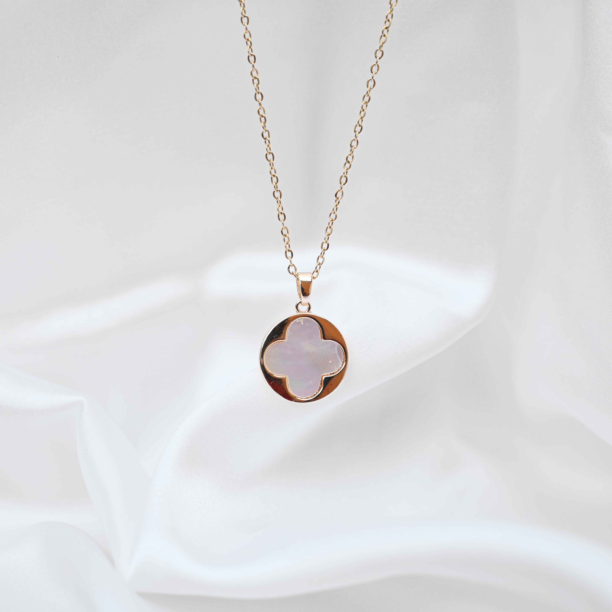 White and gold clover necklace: Anti Tarnish jewellery