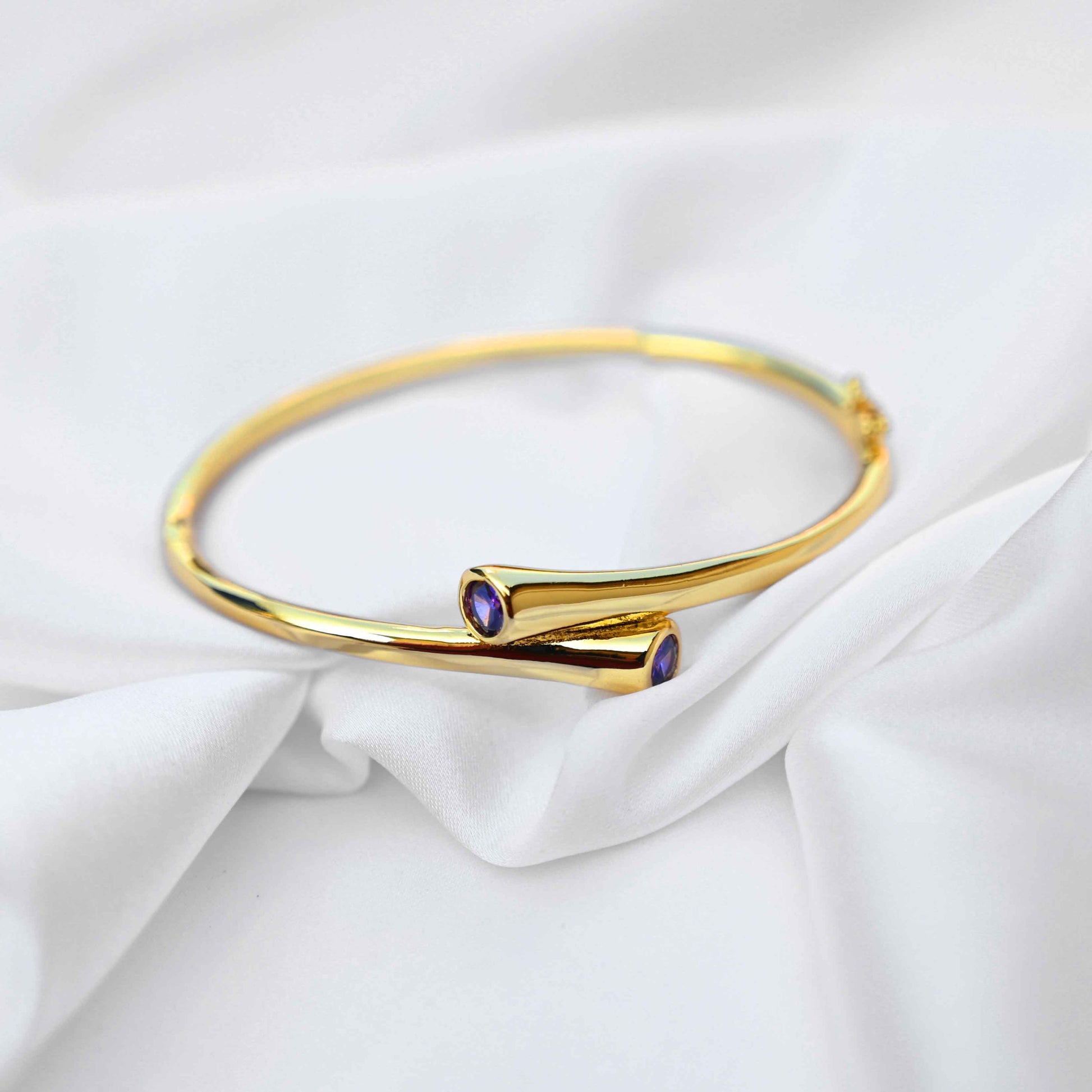 Stone embedded minimalistic bangle in purple stone