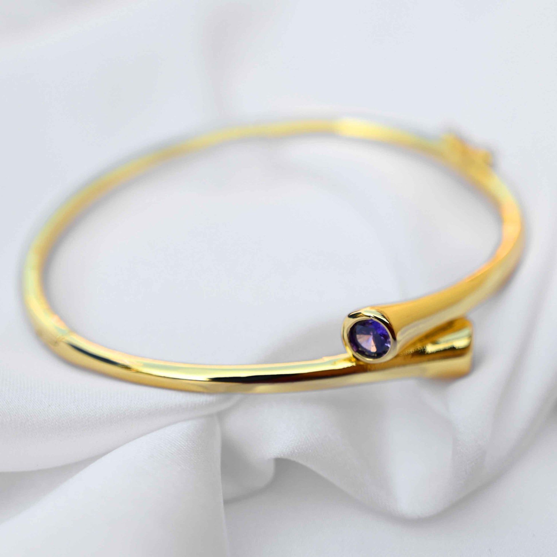 Stone embedded minimalistic bangle in purple stone