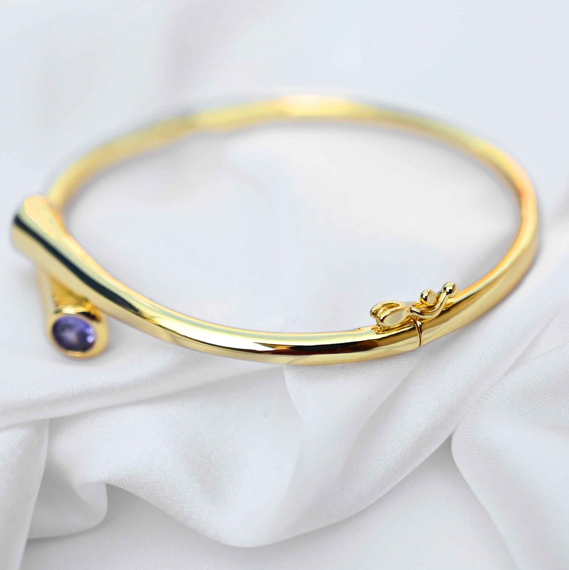 Stone embedded minimalistic bangle in purple stone