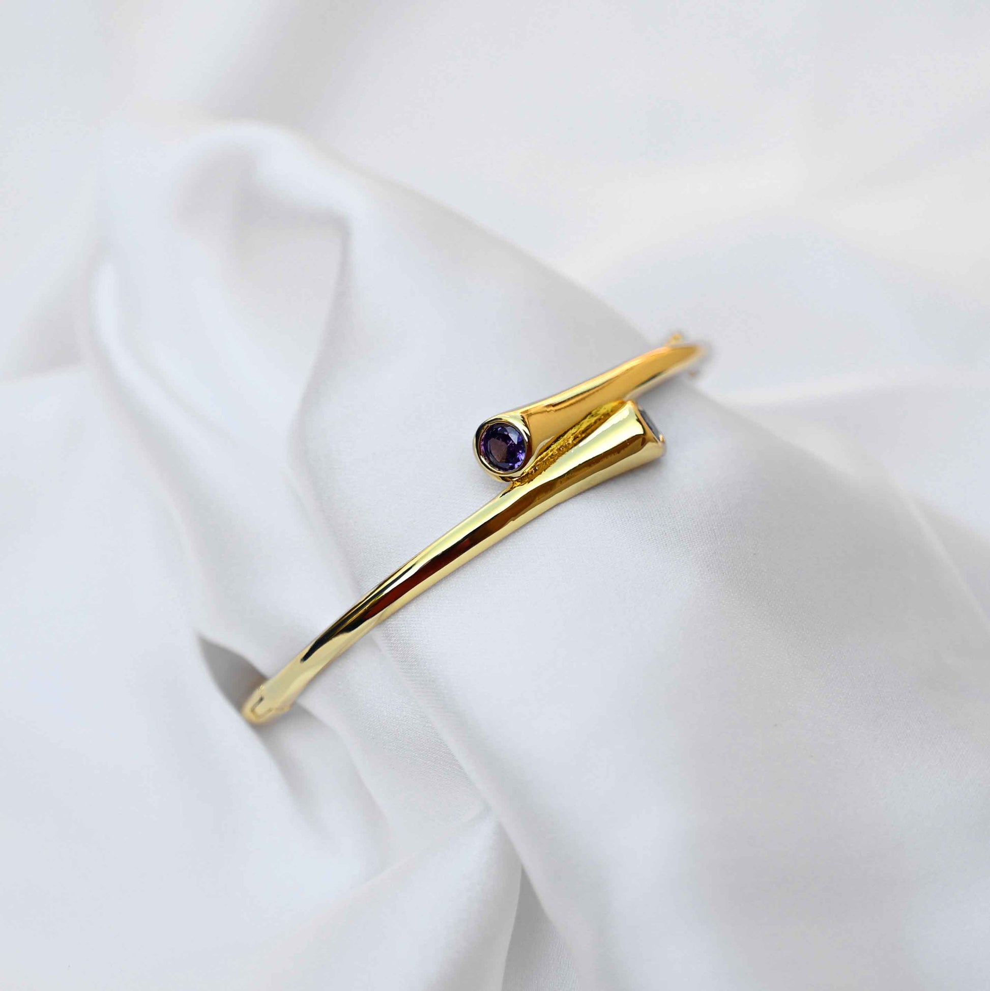 Stone embedded minimalistic bangle in purple stone