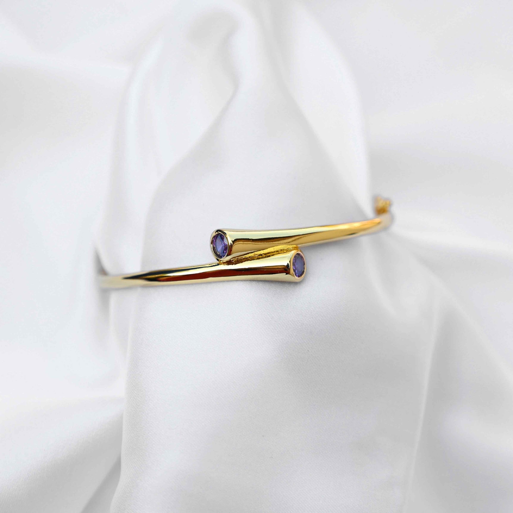 Stone embedded minimalistic bangle in purple stone