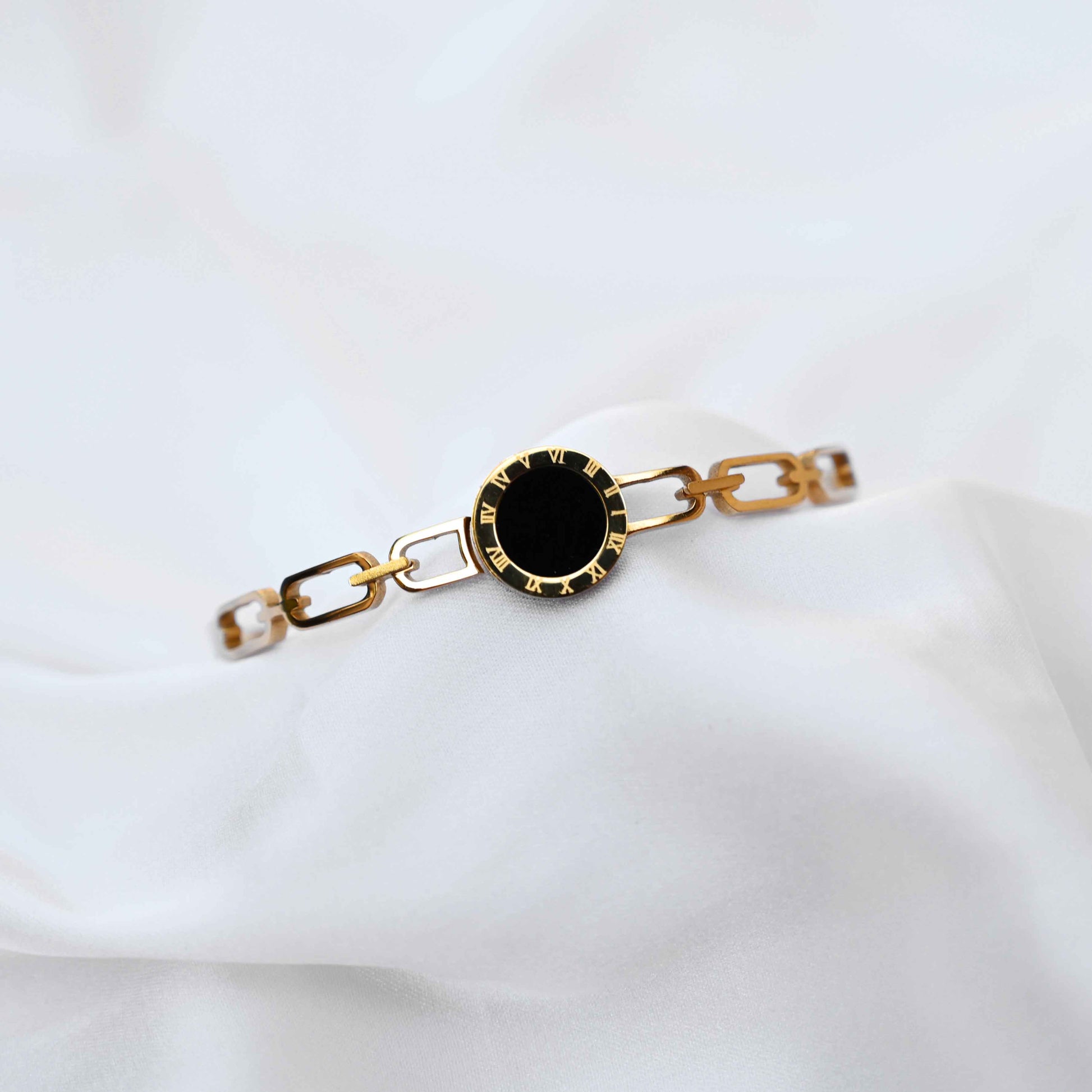 Bvlgari bracelet in gold and black