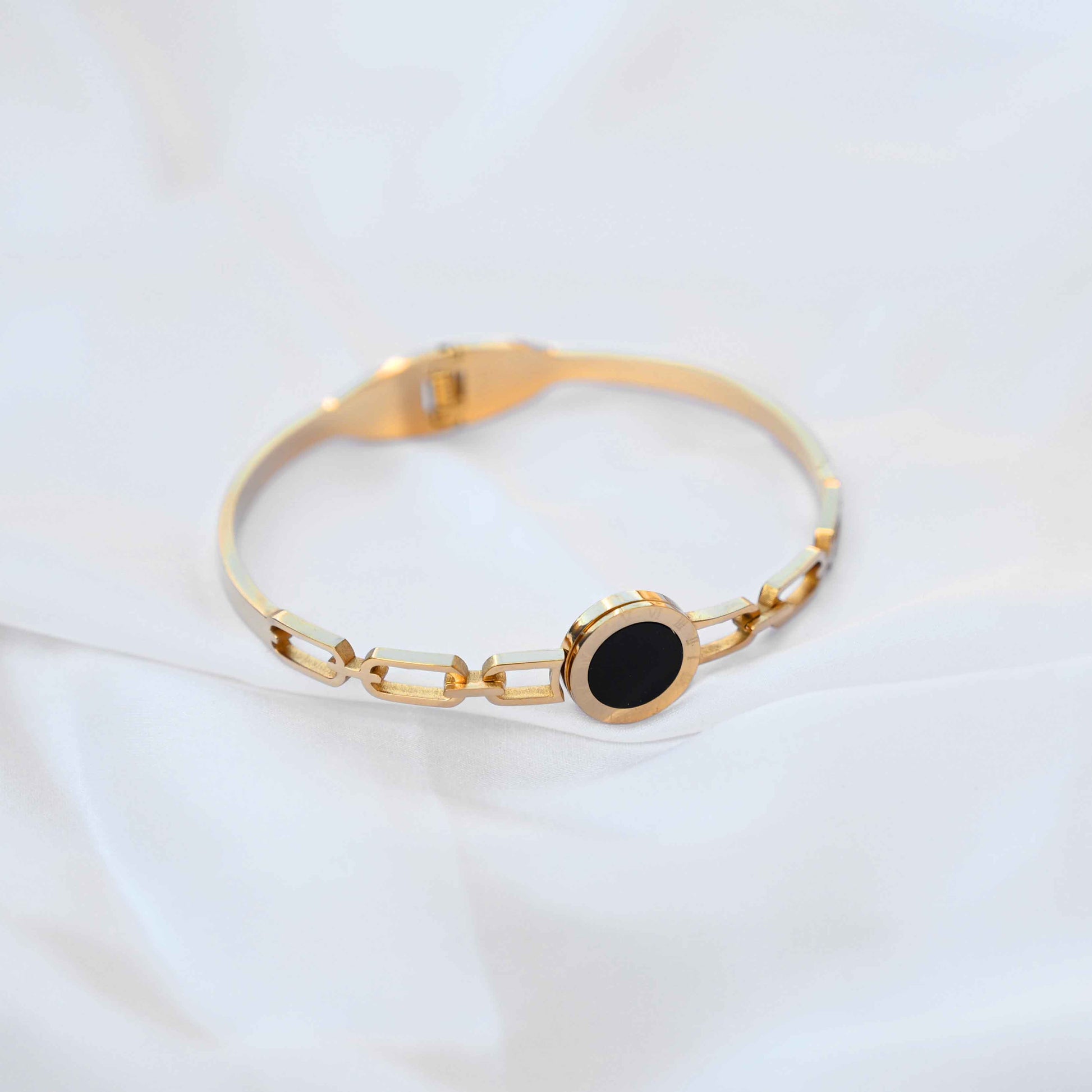 Bvlgari bracelet in gold and black